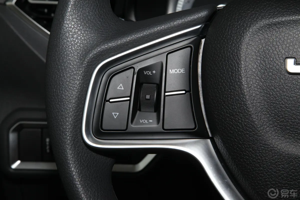 瑞迈2.4T 手动 两驱 标轴舒适版 汽油左侧方向盘功能按键