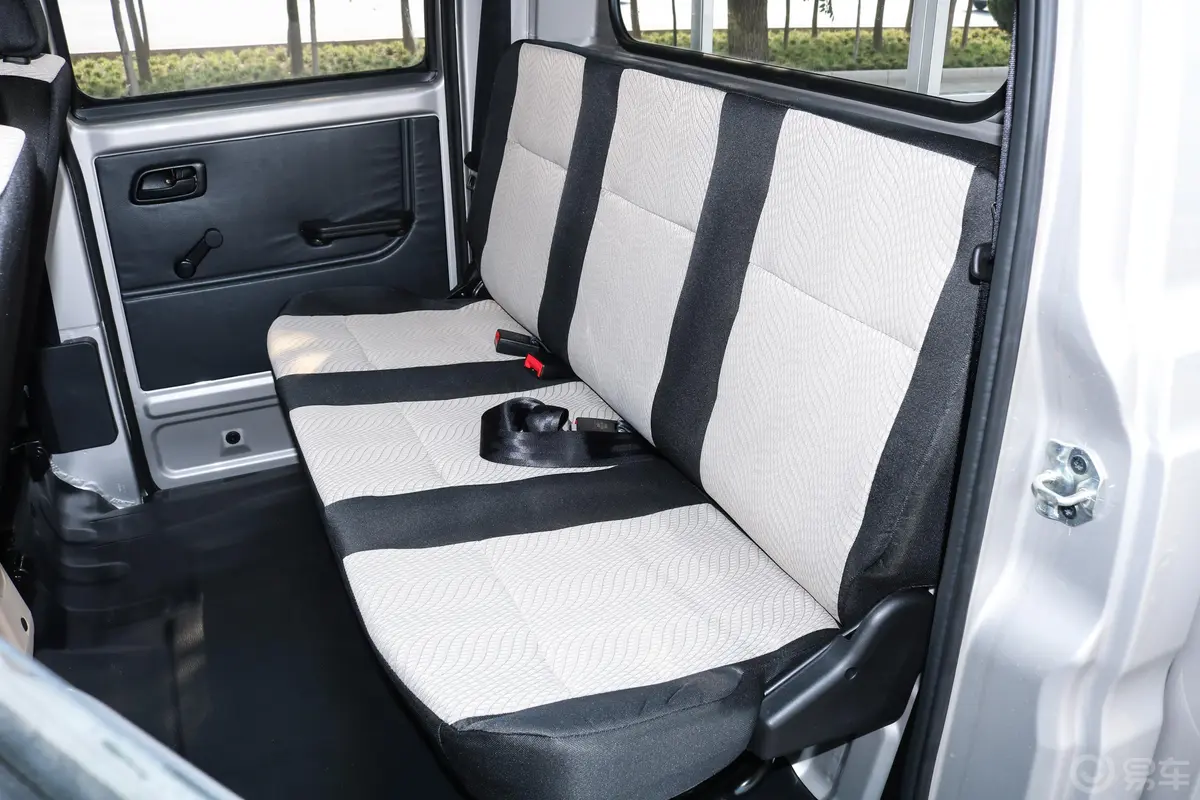 新豹T3载货汽车N1 1.2L 双排单后轮 标准版(4.99米)SC1031TMS6B1 汽油 国Ⅵ后排座椅