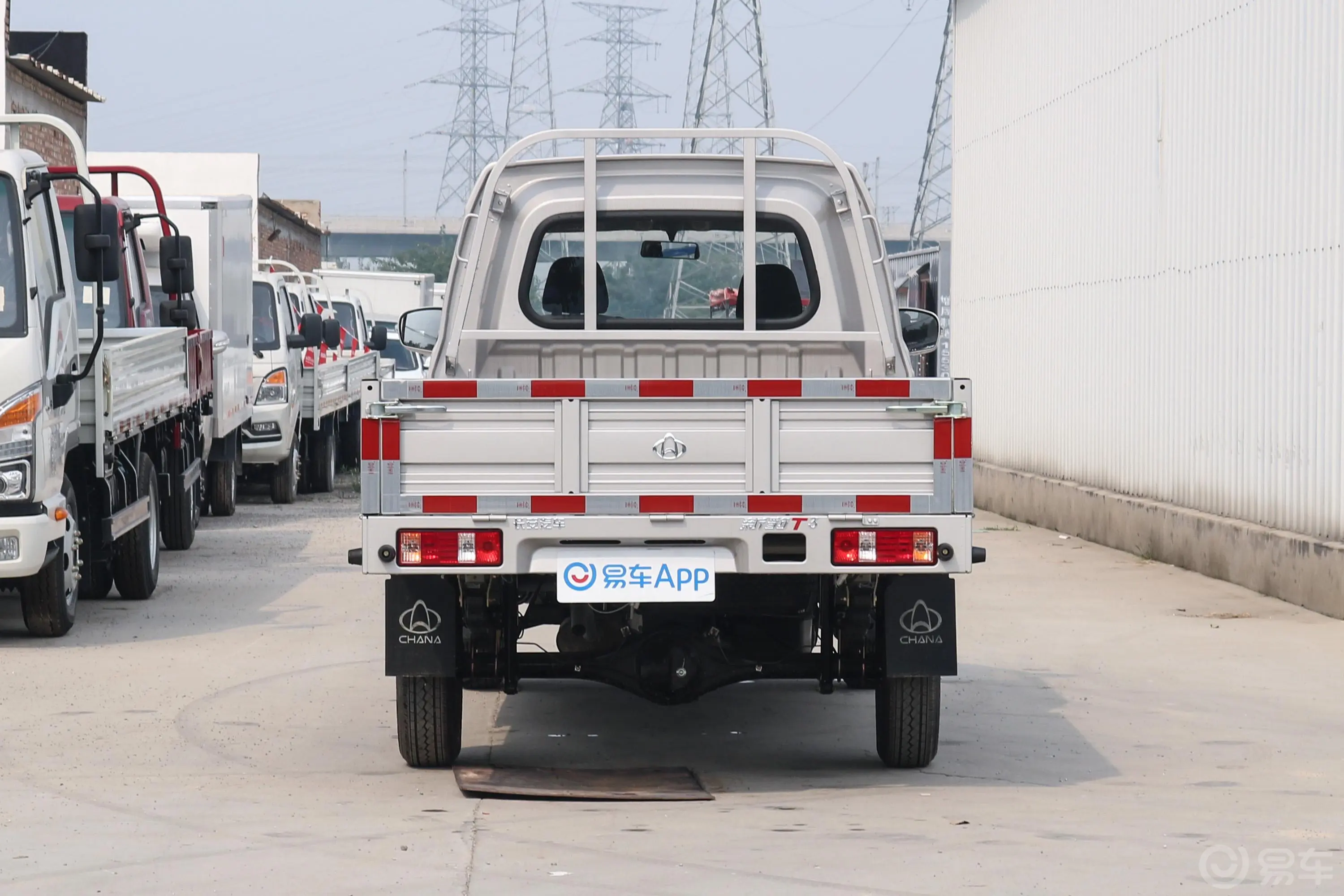 新豹T3载货汽车N1 1.2L 双排单后轮 标准版(4.99米)SC1031TMS6B1 汽油 国Ⅵ正后水平