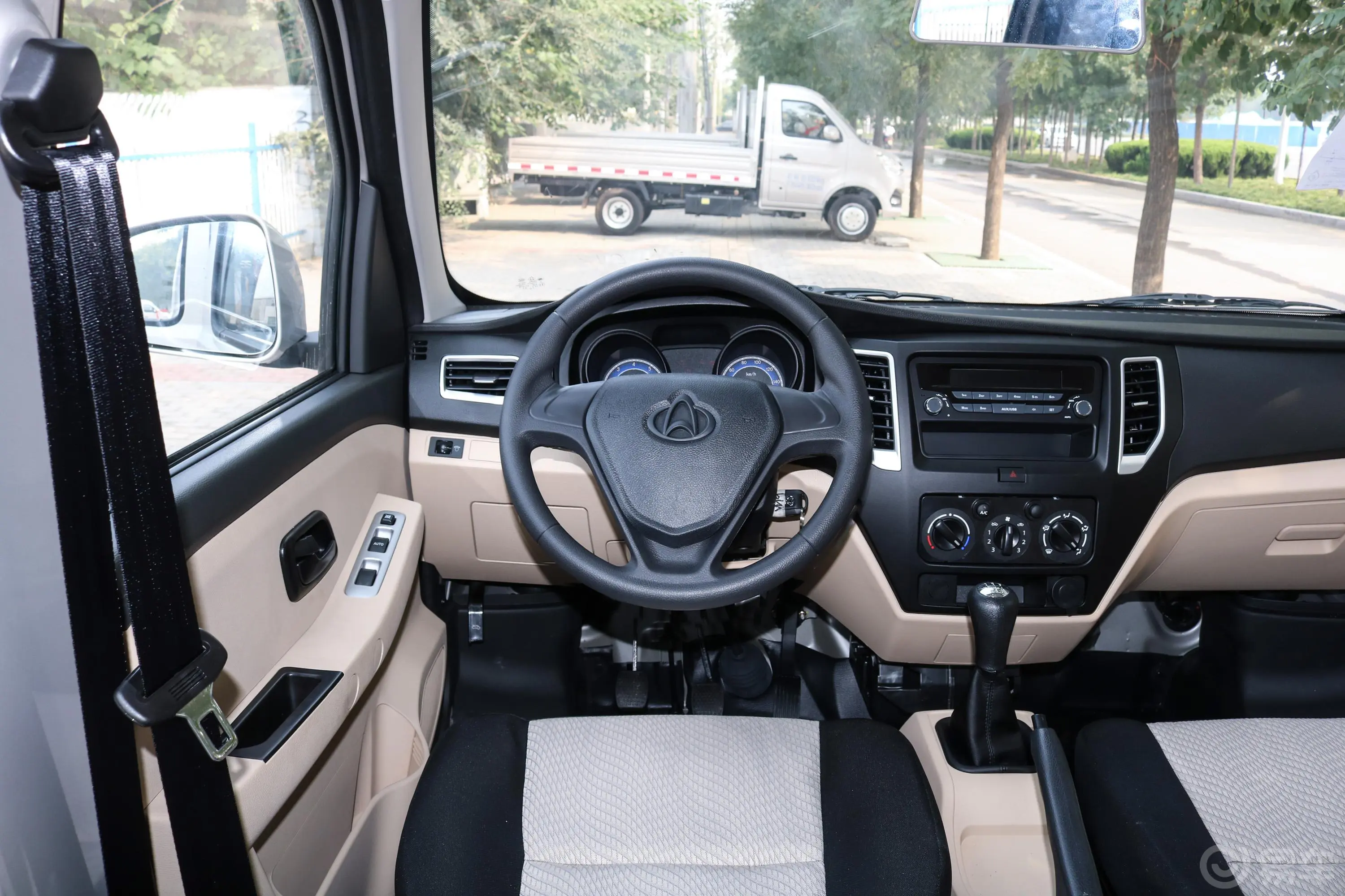 新豹T3载货汽车N1 1.2L 双排单后轮 标准版(4.99米)SC1031TMS6B1 汽油 国Ⅵ驾驶位区域