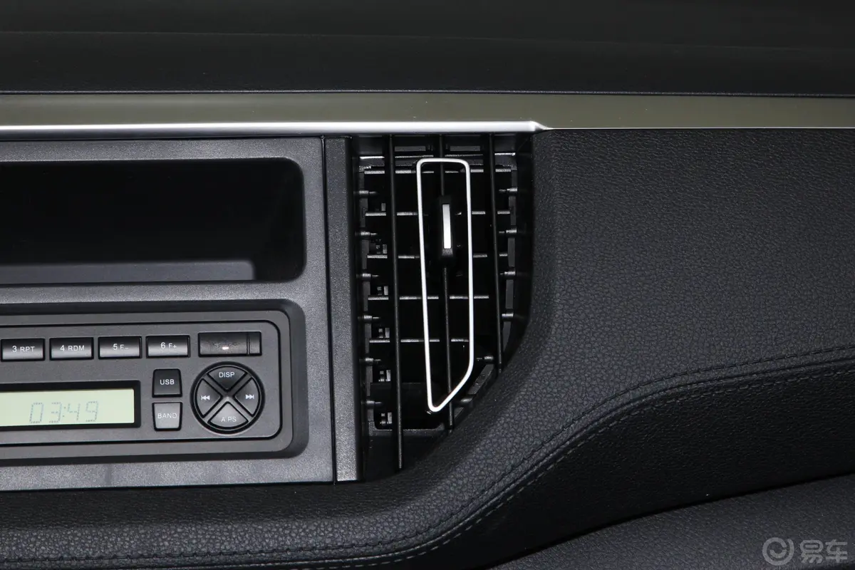 瑞迈2.4T 手动 两驱 标轴舒适版 汽油内饰