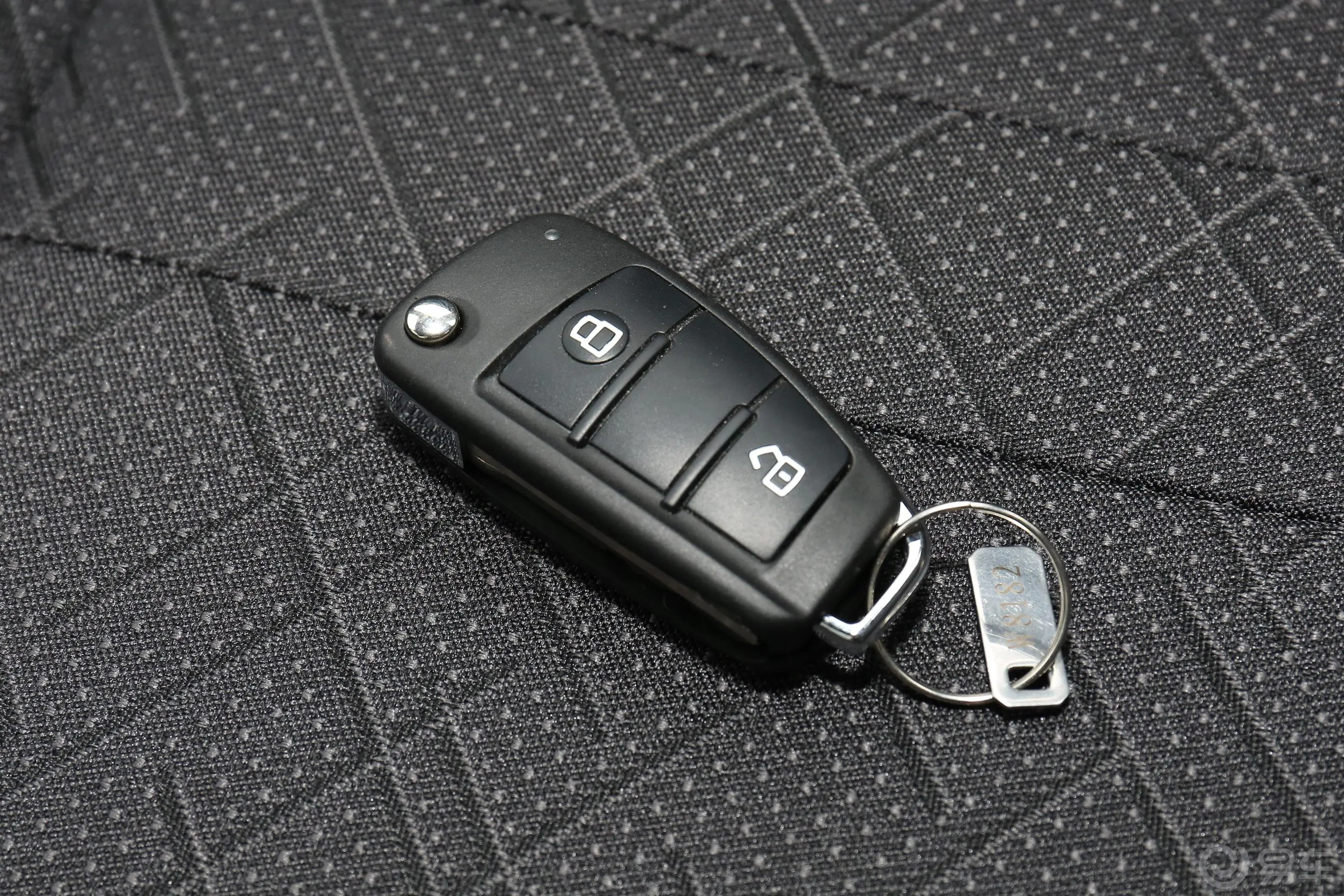 瑞迈2.4T 手动 四驱 加长舒适版 汽油钥匙正面
