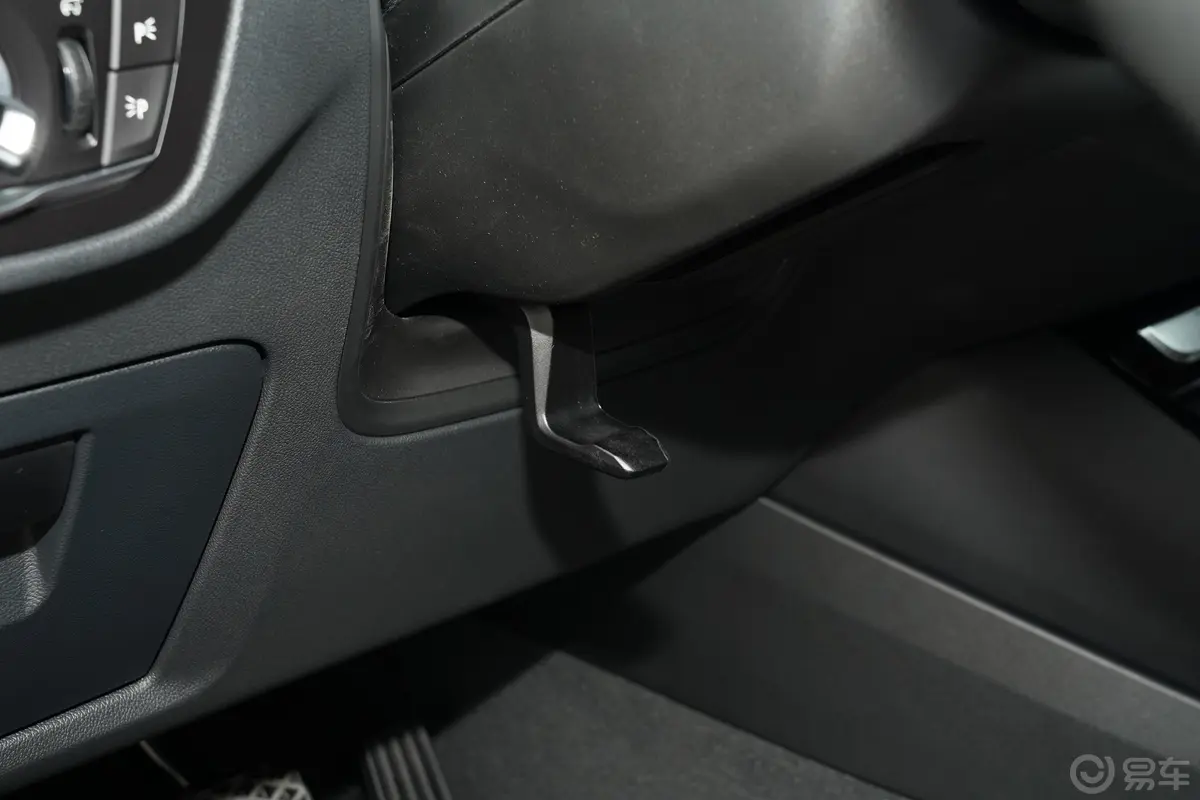 宝马X3xDrive 28i M运动套装方向盘调节
