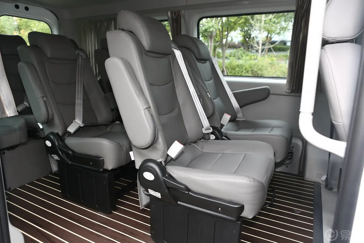星锐捷运王 2.2T 手动 商旅型M1类豪华版(营运)后排座椅