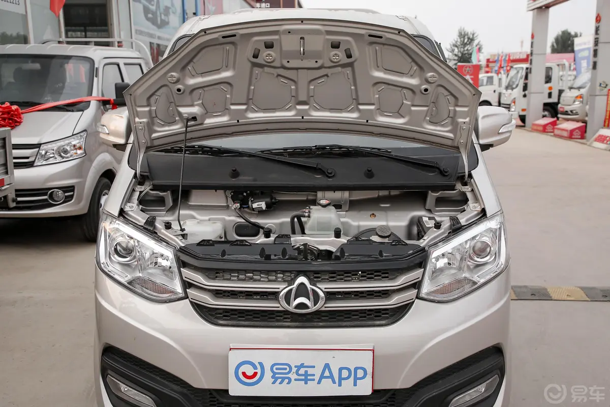 跨越王X1载货汽车N1 1.2L 双排双后轮 标准版(5.62米) SC1034XAS6B2 汽油 国VI发动机舱整体