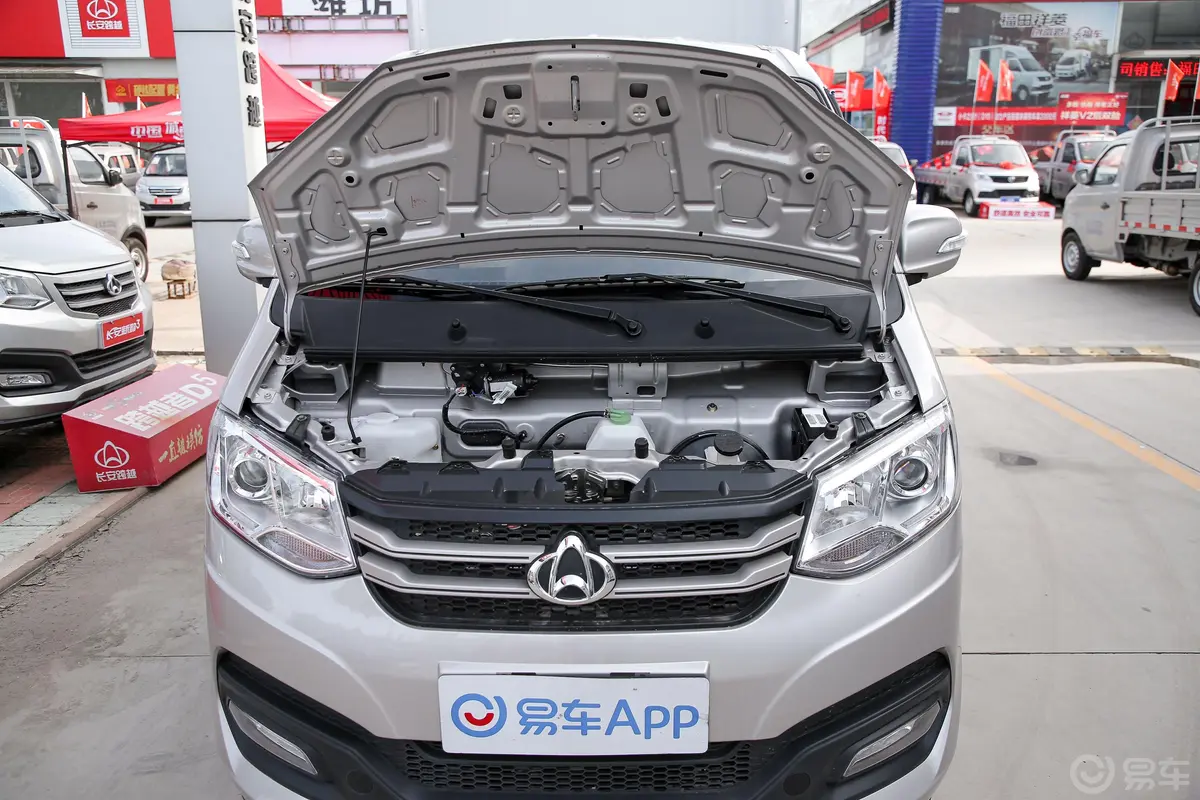 跨越王X1厢式运输车N1 1.2L 双排单后轮 标准版（5.46米） SC5034XXYXAS6B2 汽油 国VI外观