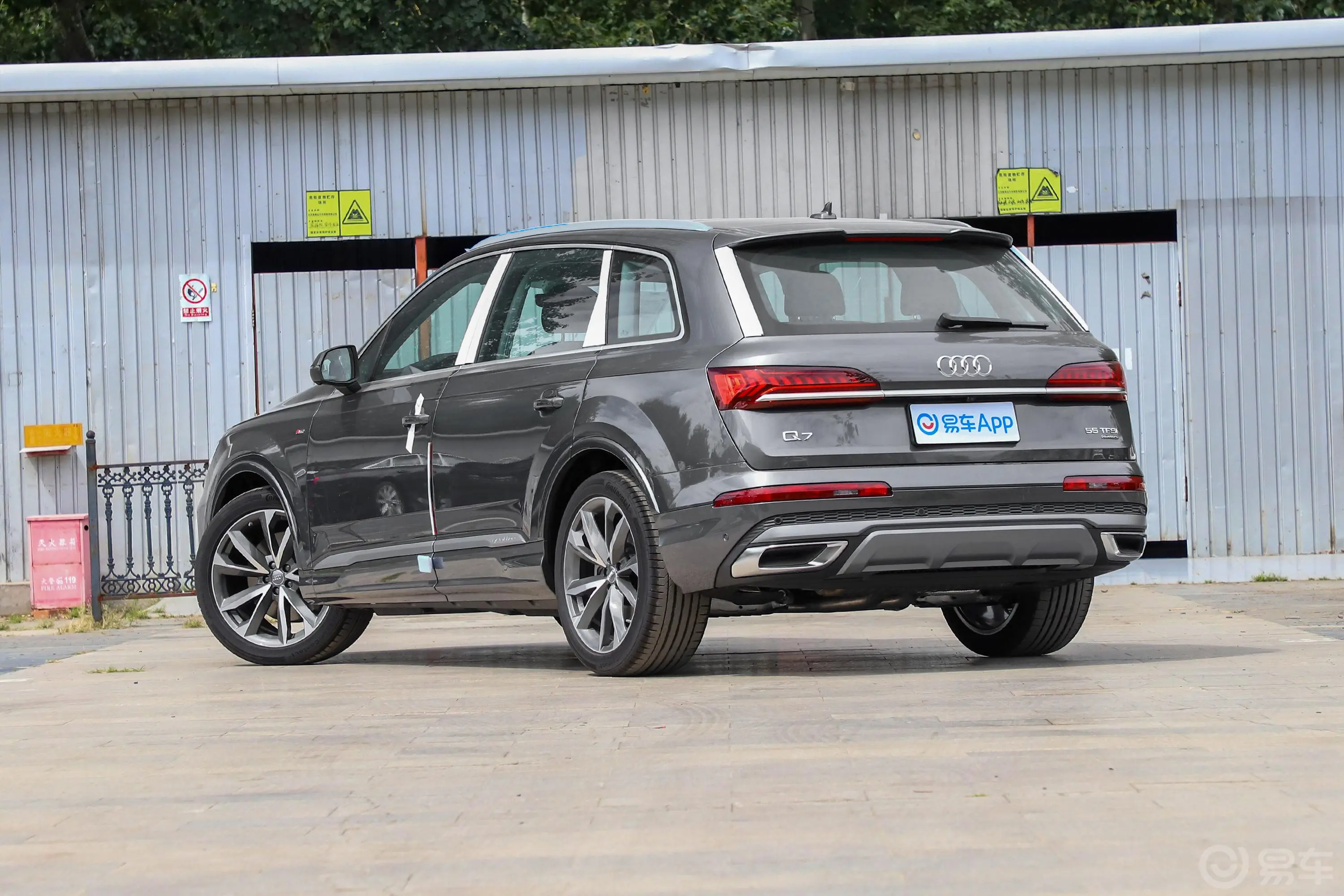 奥迪Q755 TFSI quattro S line 运动型外观