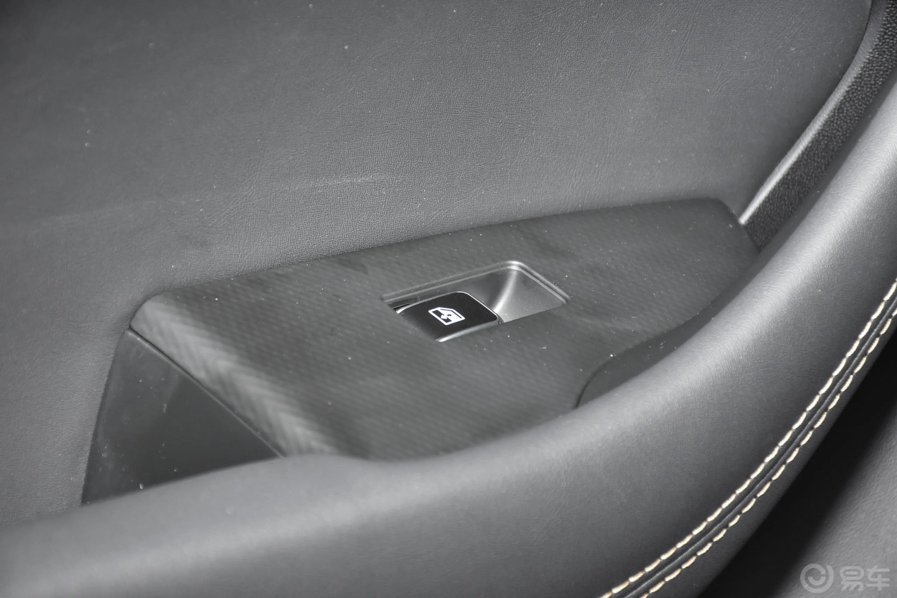 长安欧尚科赛Pro1.5T 手动 豪华型后车窗调节