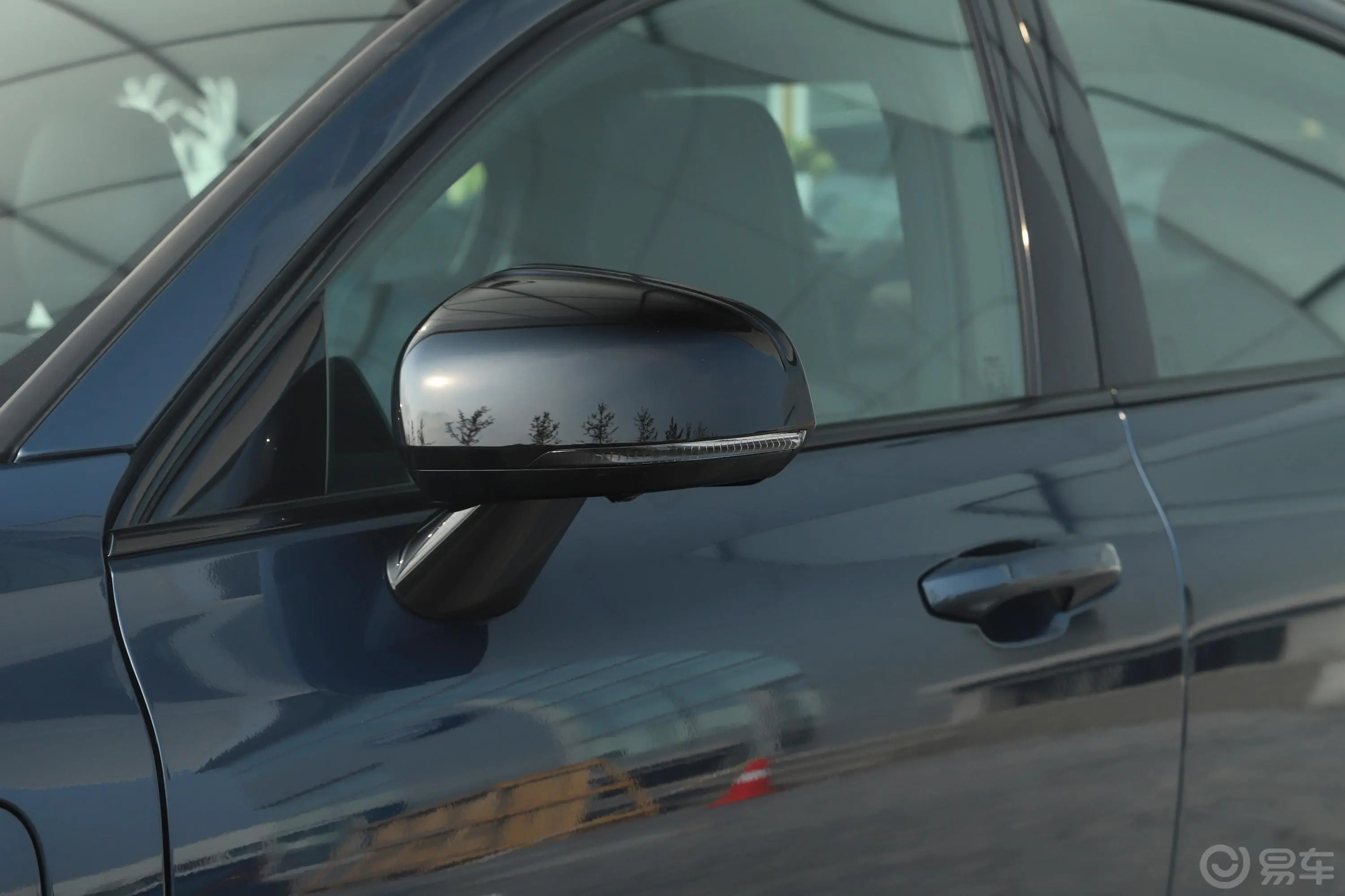沃尔沃S60 RECHARGET8 四驱 智雅运动版主驾驶后视镜背面