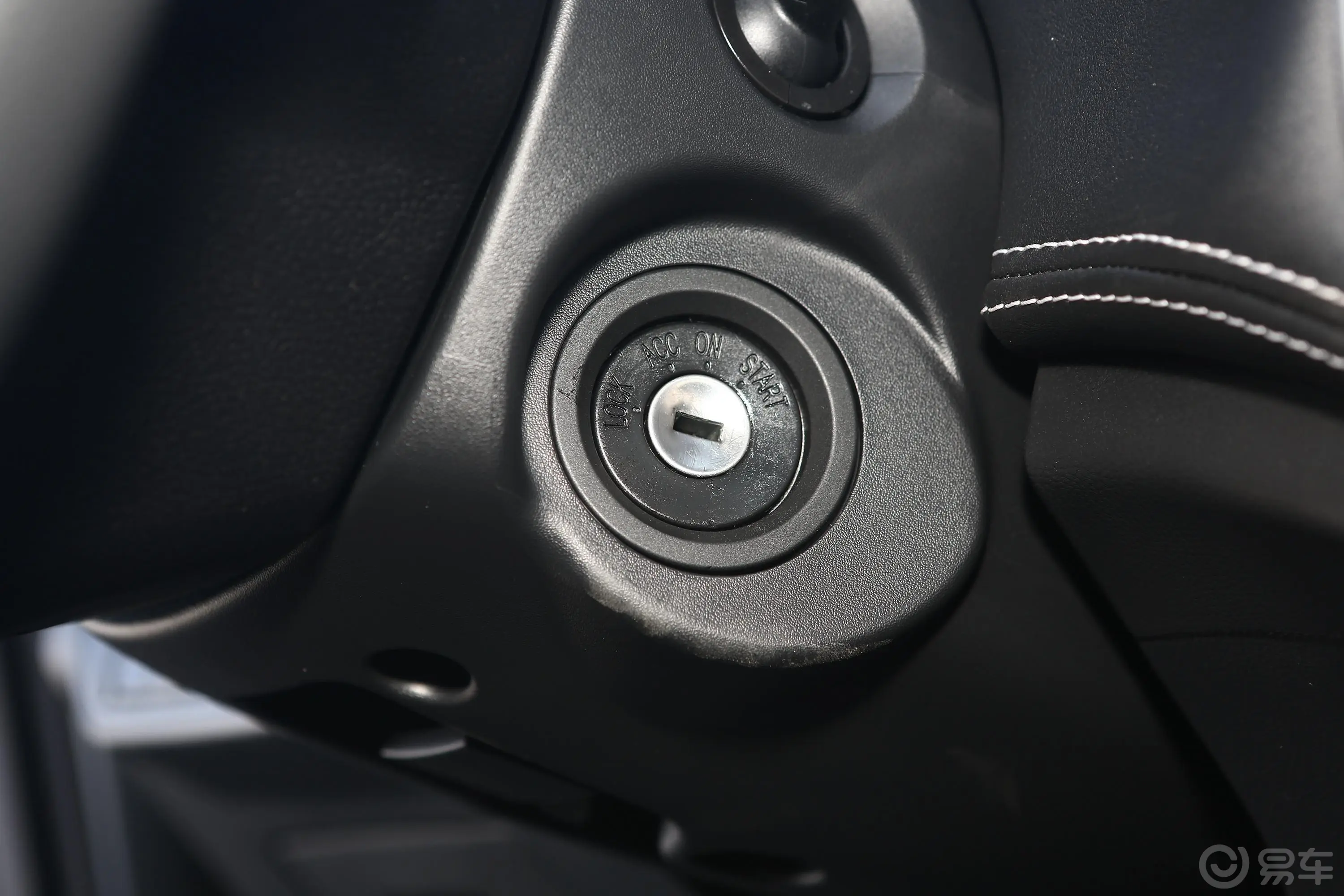 宝骏530全球车周年纪念版 1.5T 手动 豪华型 5座钥匙孔或一键启动按键