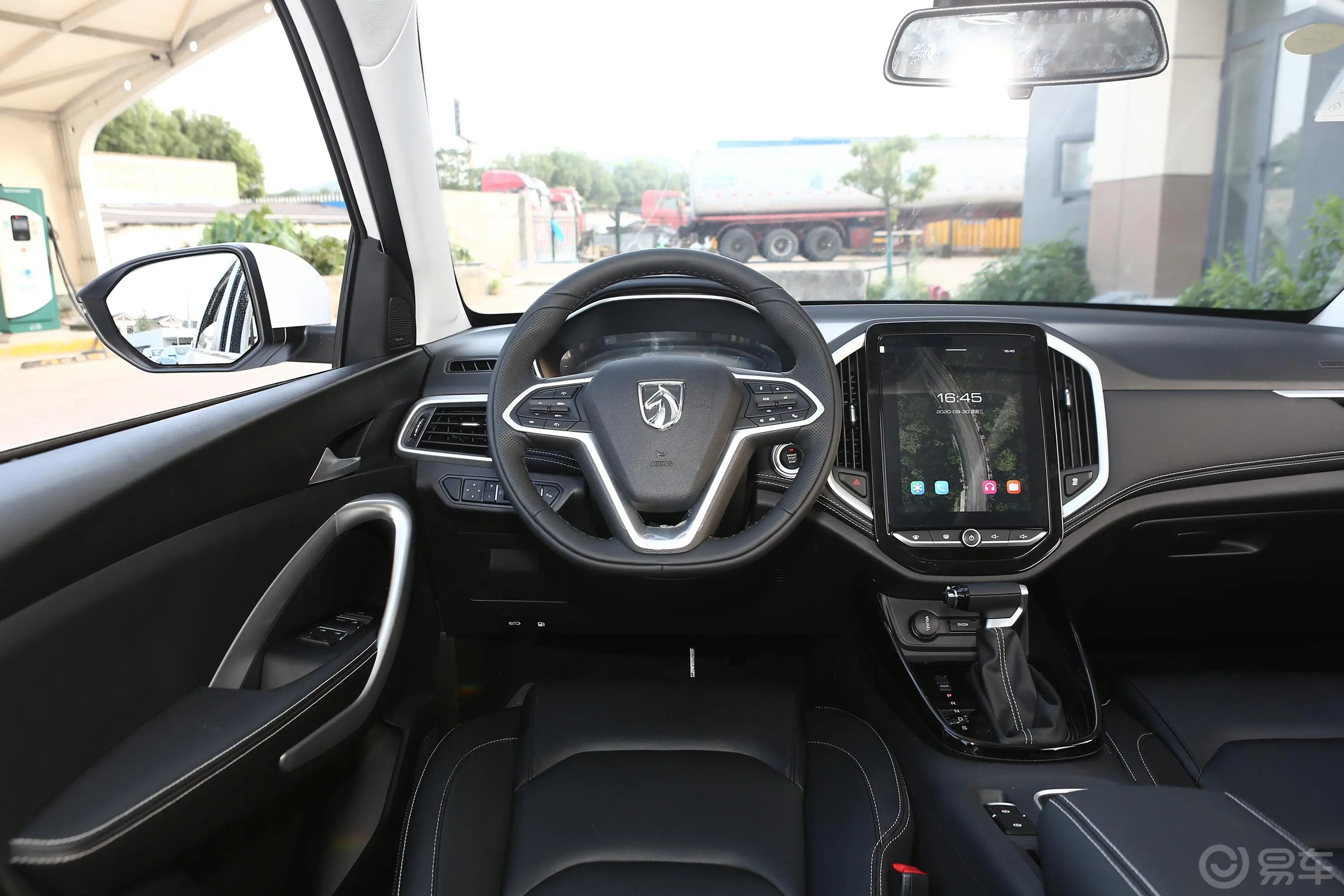 宝骏530全球车周年纪念版 1.5T CVT 尊贵互联型 7座驾驶位区域