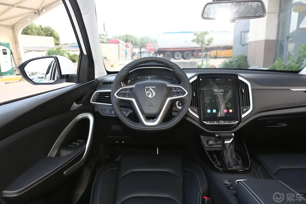 宝骏530全球车周年纪念版 1.5T CVT 尊贵互联型 7座驾驶位区域