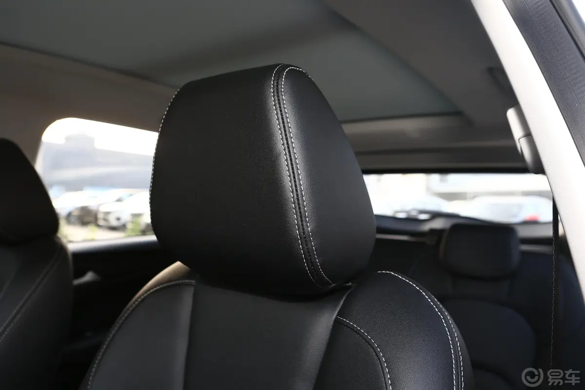宝骏530全球车周年纪念版 1.5T CVT 尊贵互联型 7座驾驶员座椅