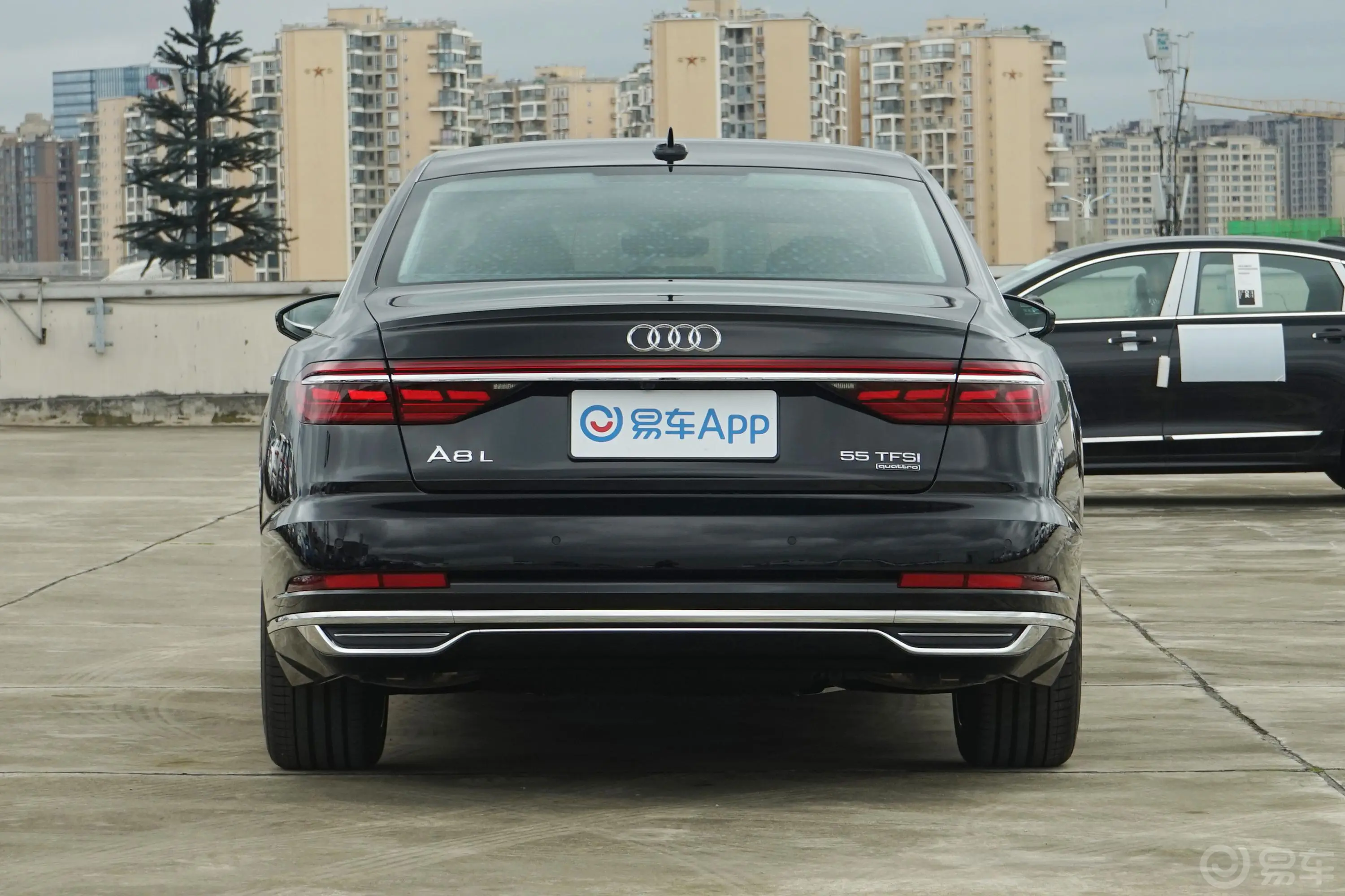 奥迪A8A8L 55 TFSI quattro 豪华型正后水平