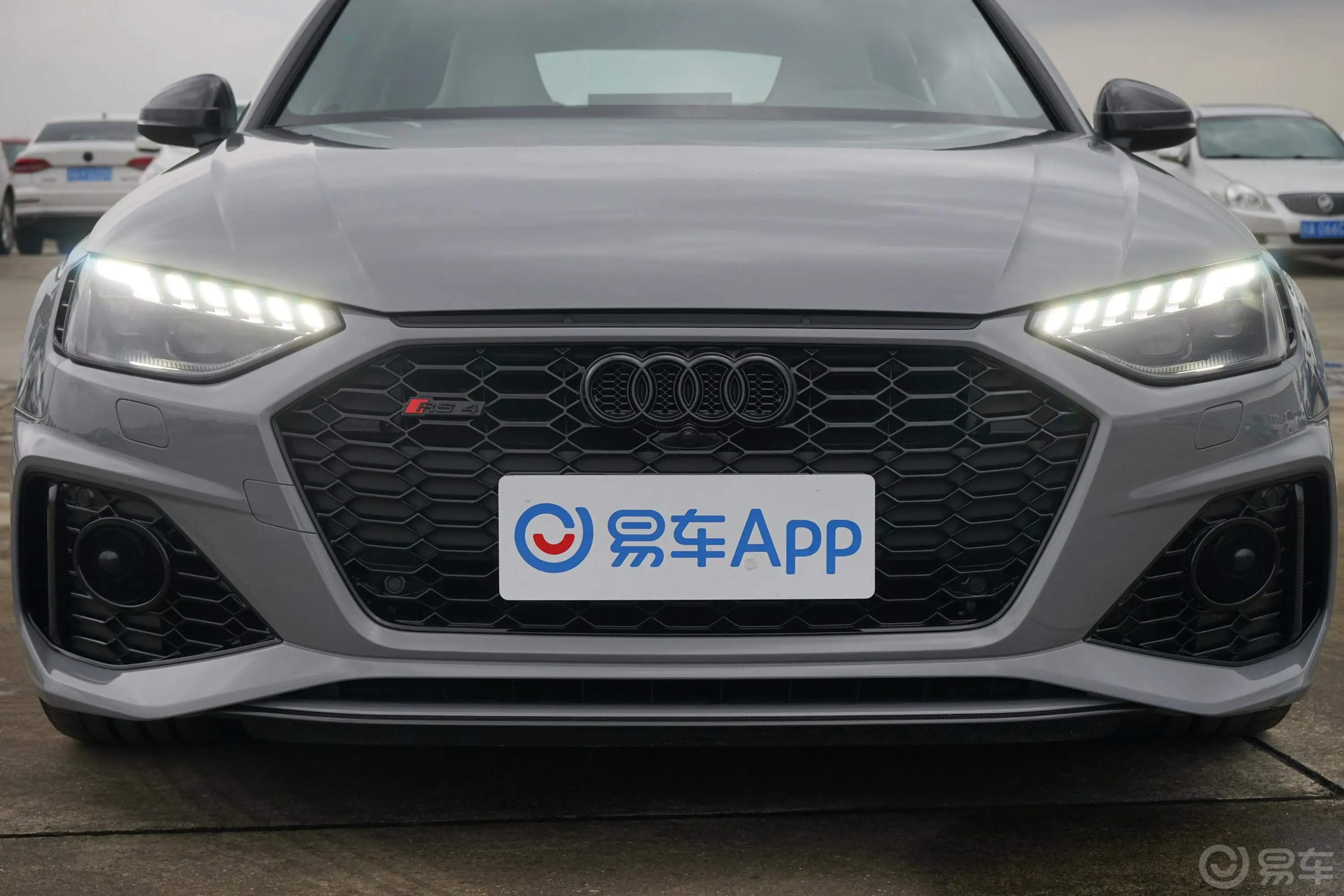 奥迪RS 42.9T Avant 暗金版外观