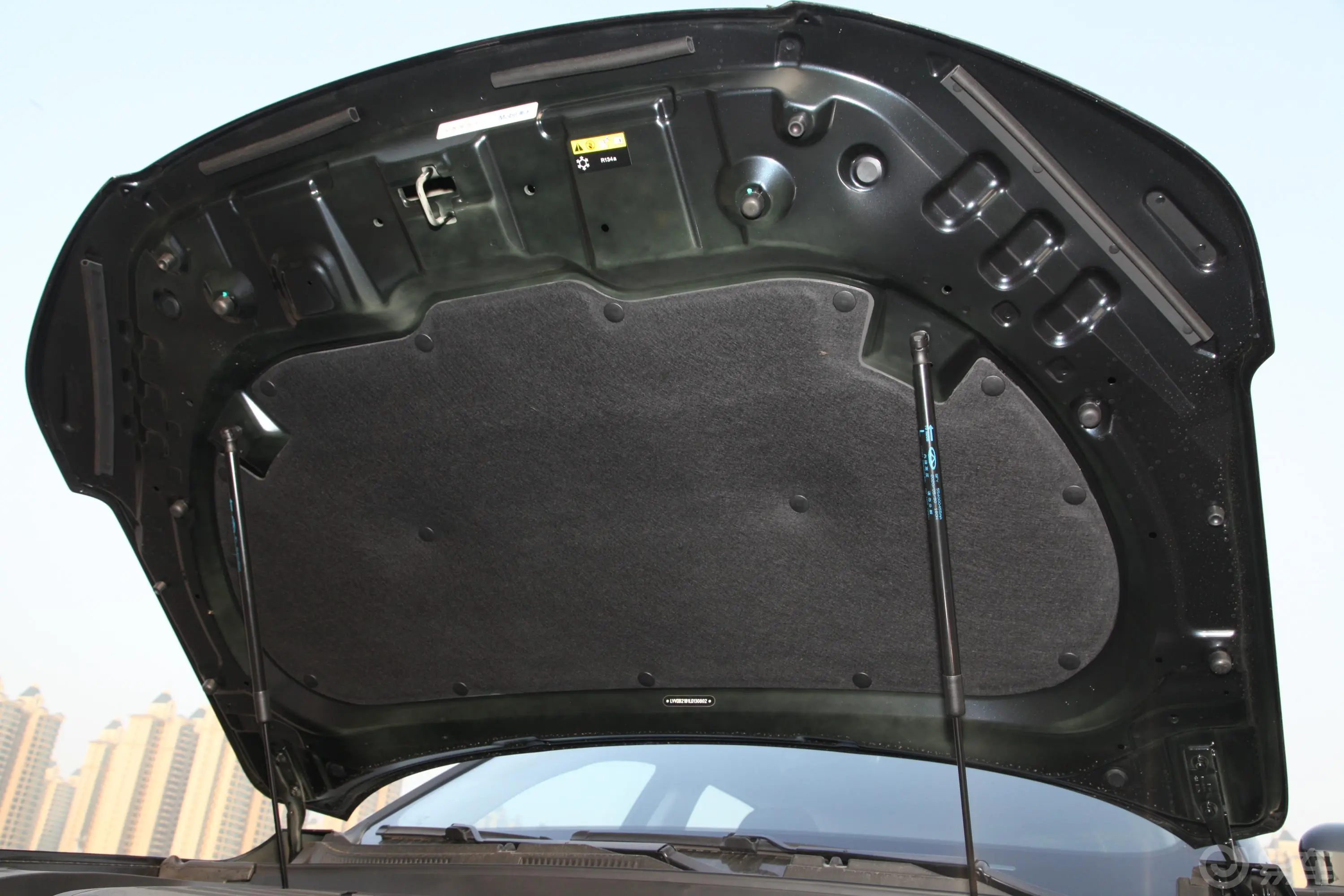 瑞虎7神行版 1.5T CVT 神行3号发动机舱盖内侧