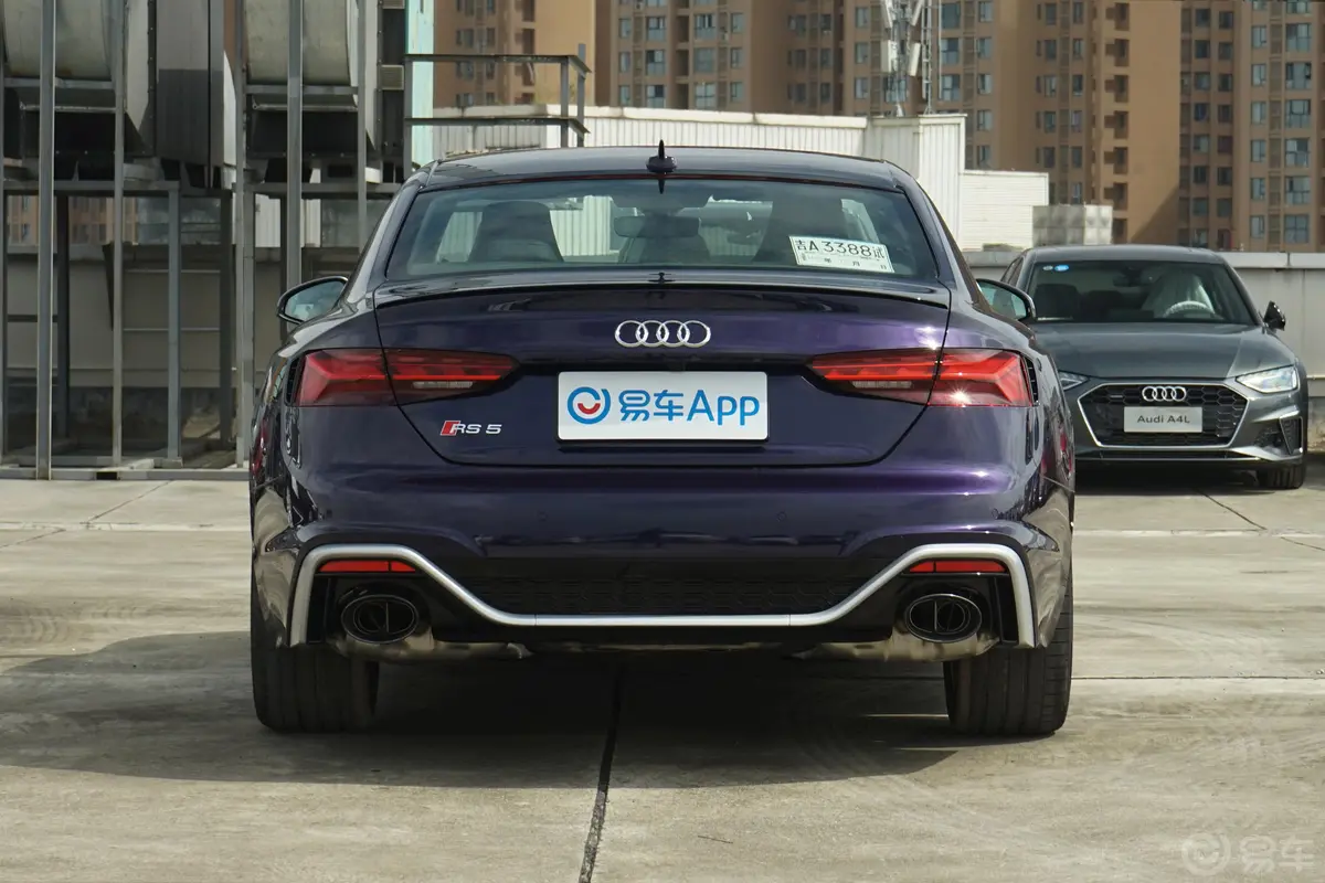 奥迪RS 52.9T Coupe 暗金版正后水平