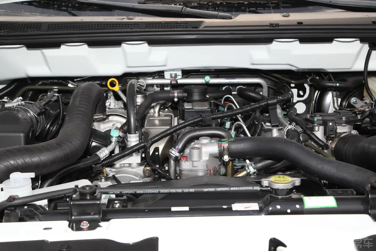 瑞迈2.8T 手动 四驱 标轴舒享版 柴油外观