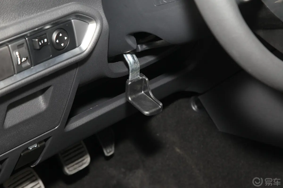 瑞迈2.8T 手动 四驱 标轴舒享版 柴油方向盘调节