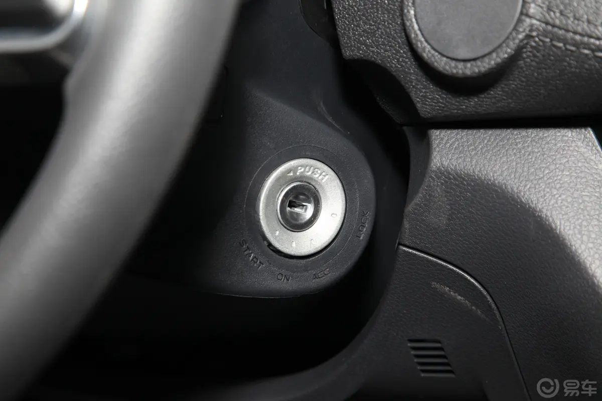 瑞迈2.8T 手动 两驱 标轴舒适版 柴油钥匙孔或一键启动按键