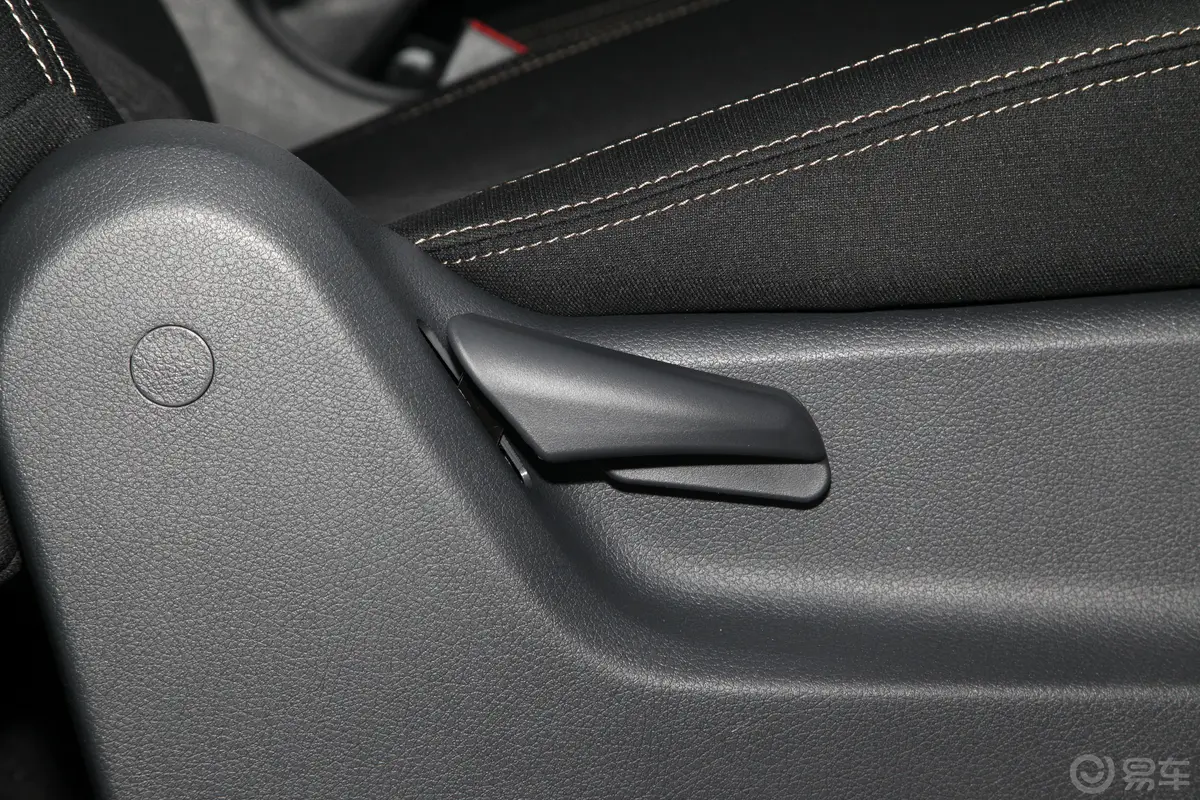 瑞迈2.8T 手动 两驱 标轴舒适版 柴油内饰