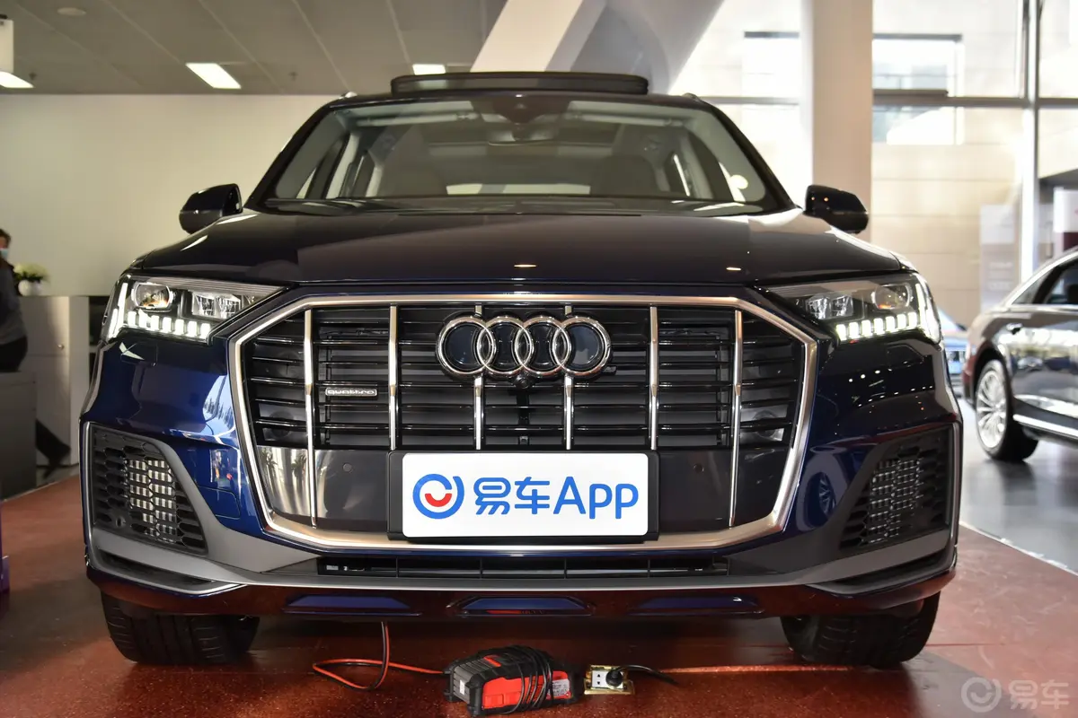 奥迪Q755 TFSI quattro S line 运动型外观