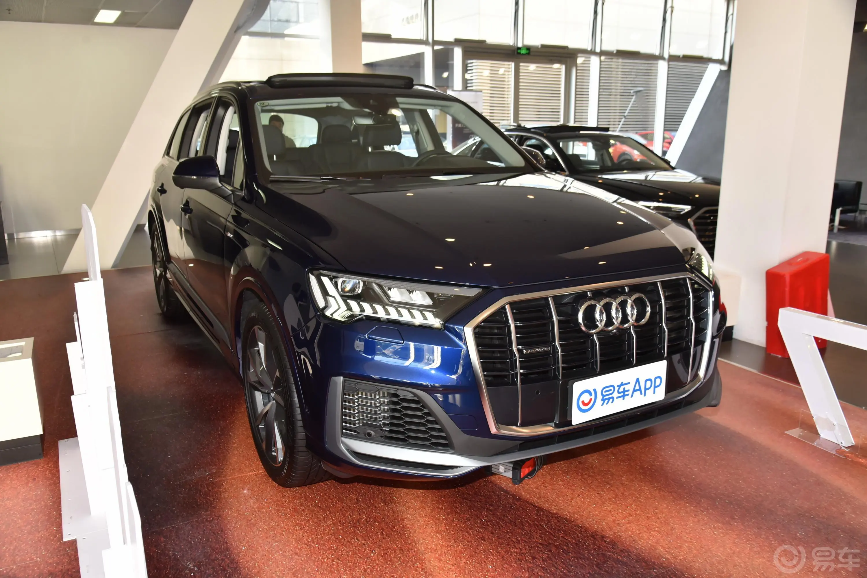 奥迪Q755 TFSI quattro S line 运动型外观