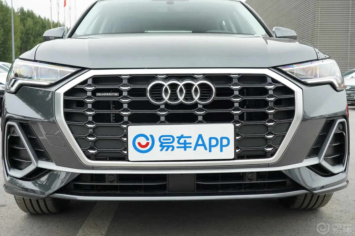 奥迪Q345 TFSI quattro 时尚动感型外观