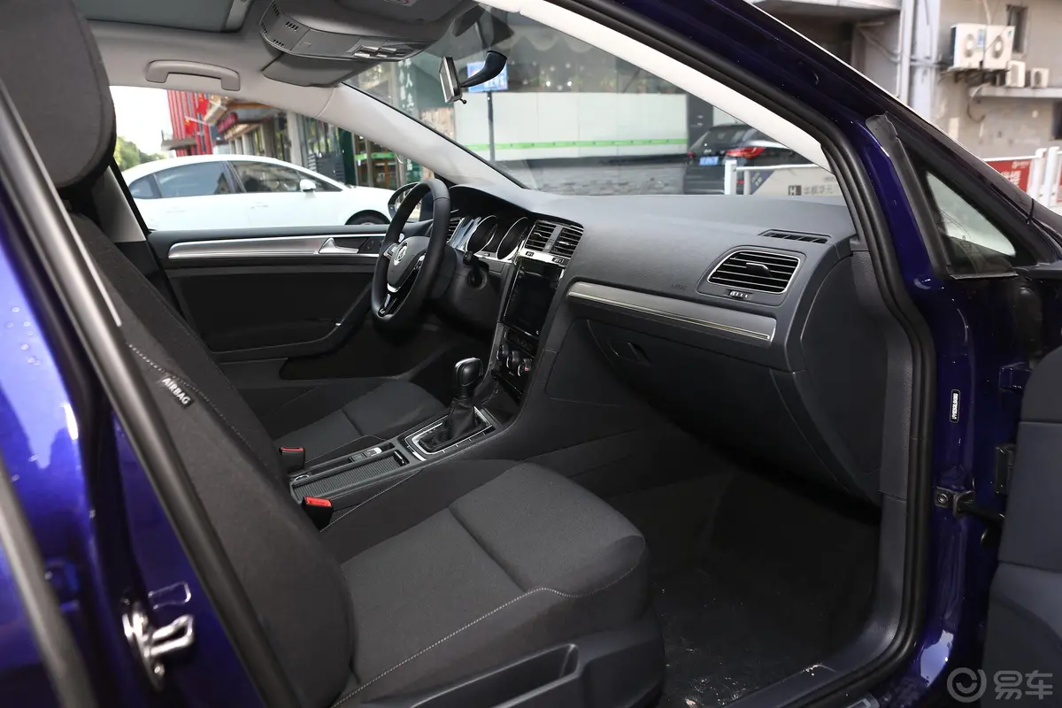 高尔夫挚爱版 200TSI 双离合 舒适型内饰全景副驾方向