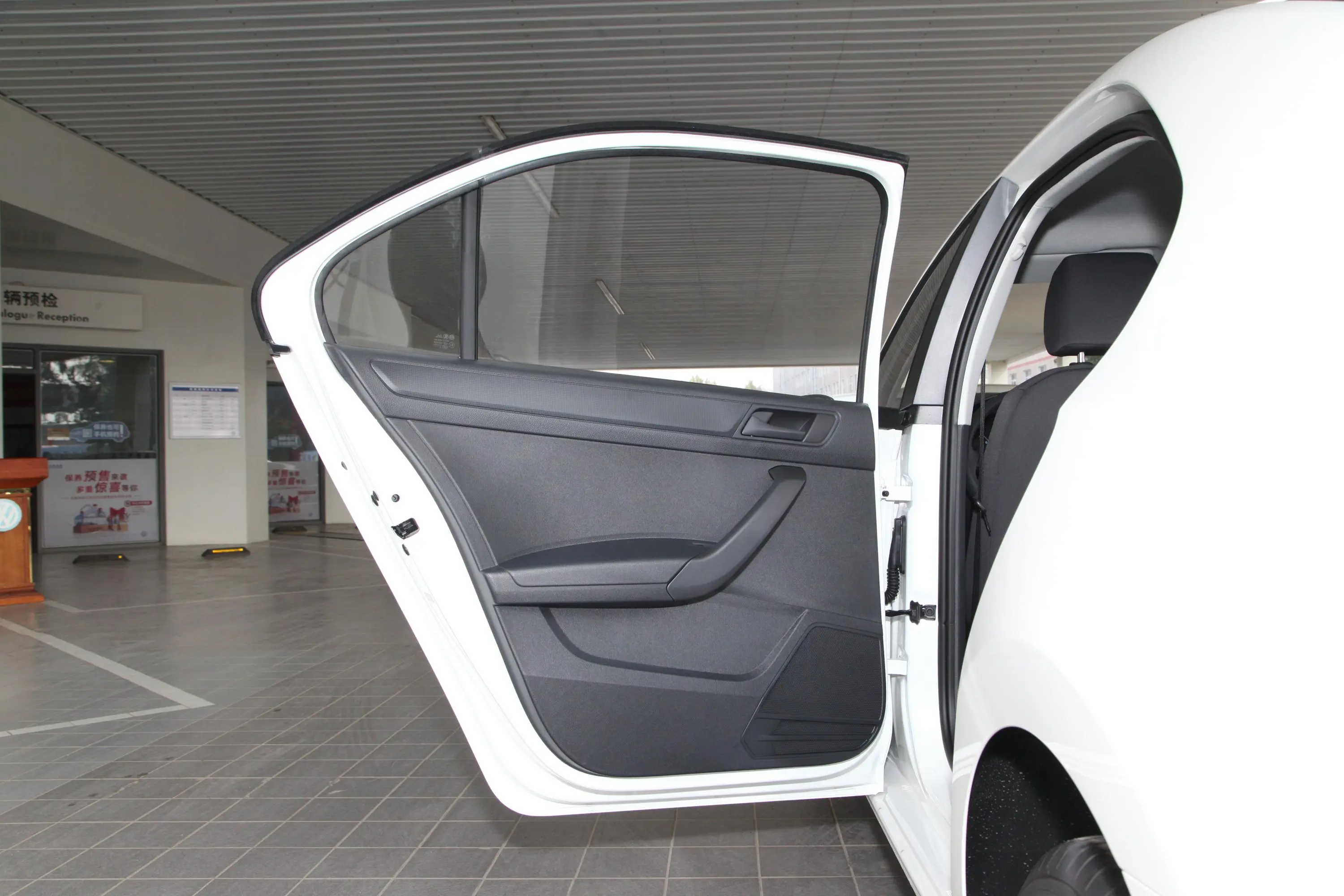 桑塔纳1.5L 自动 风尚版驾驶员侧后车门