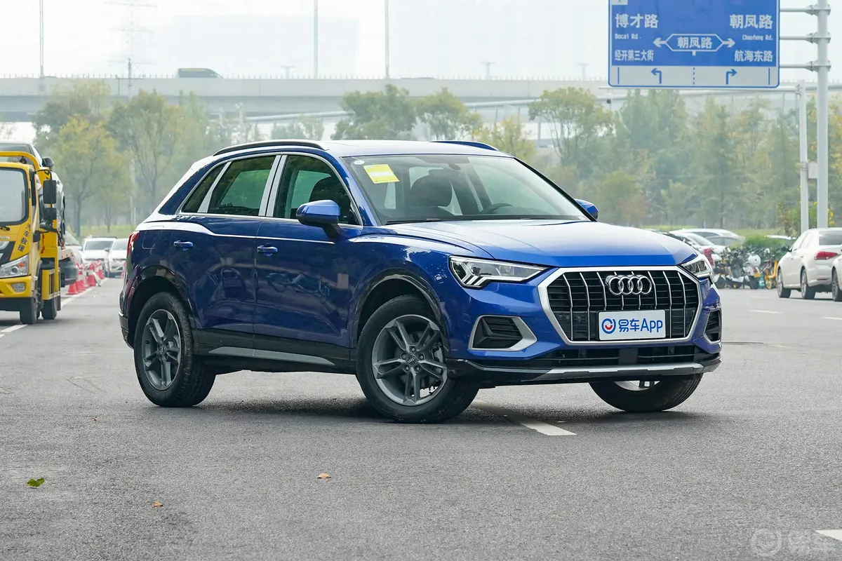 奥迪Q335 TFSI 进取致雅型前轮毂造型