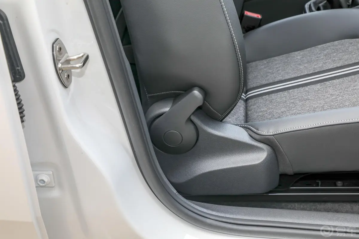 桑塔纳1.5L 手动 舒适版副驾座椅调节