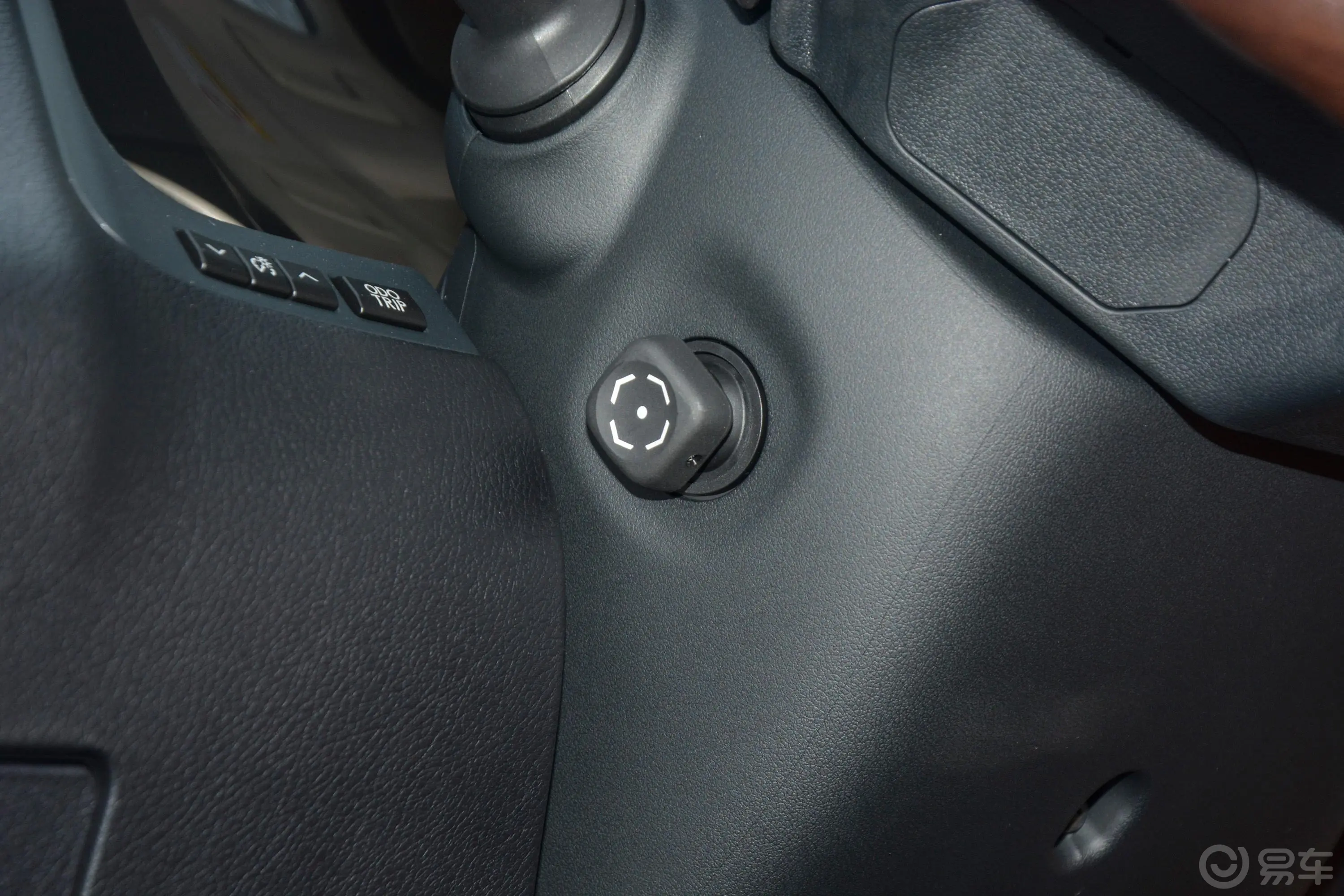 雷克萨斯RX改款 450hL 豪华版 7座方向盘调节