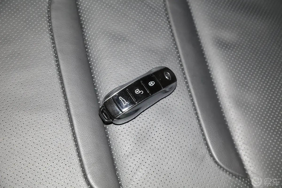 赛力斯SF5四驱 高性能运动版钥匙正面
