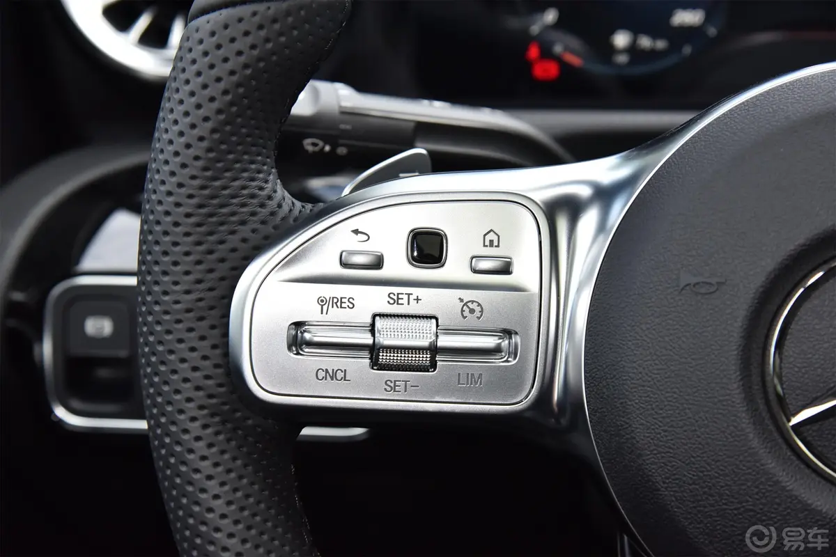奔驰A级A 200 L 运动轿车时尚型左侧方向盘功能按键