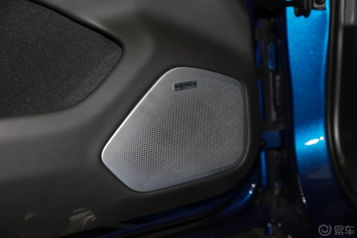 赛力斯SF5四驱 高性能运动版音响和品牌