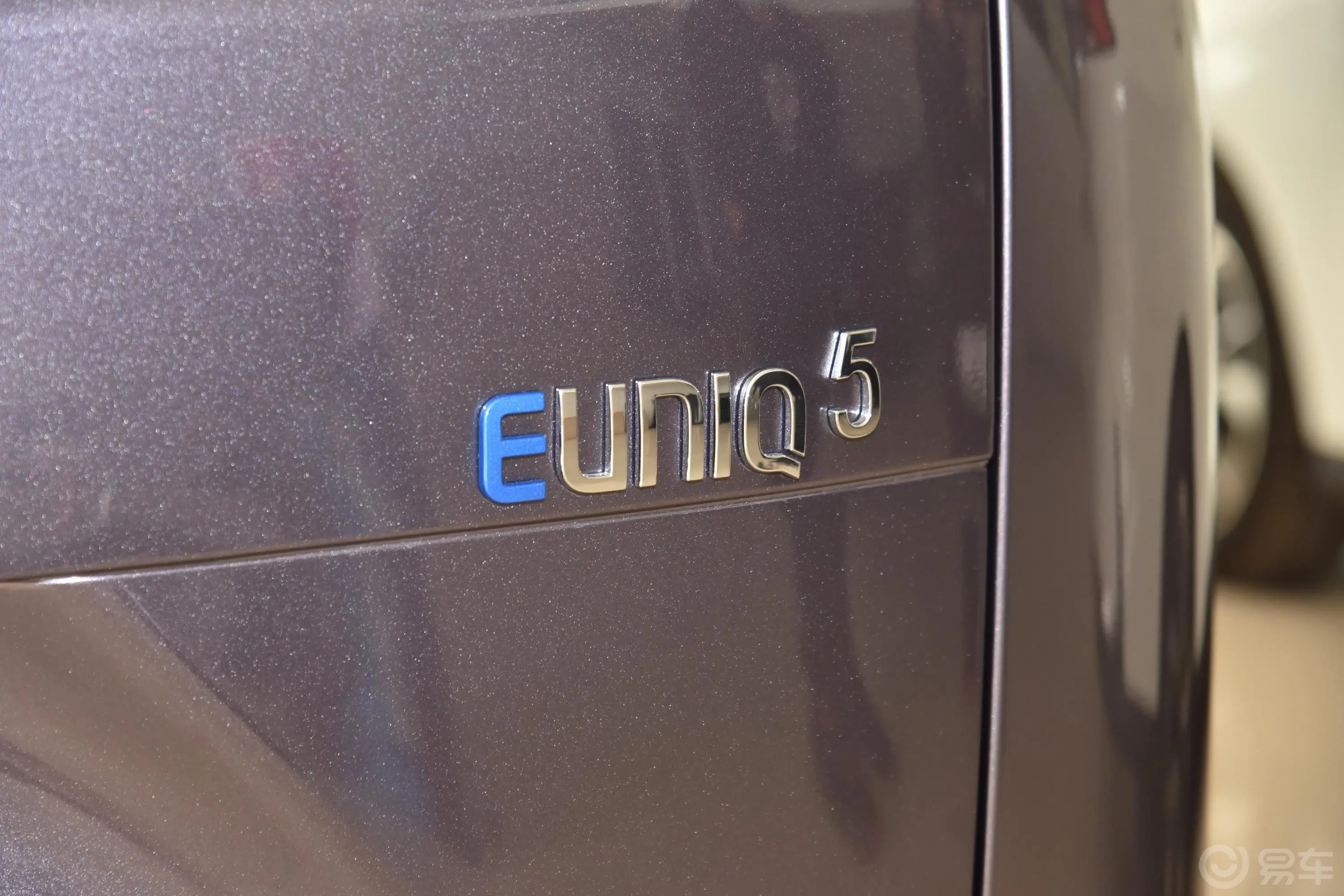 EUNIQ 5 纯电动改款 大电量 舒适版 6座外观