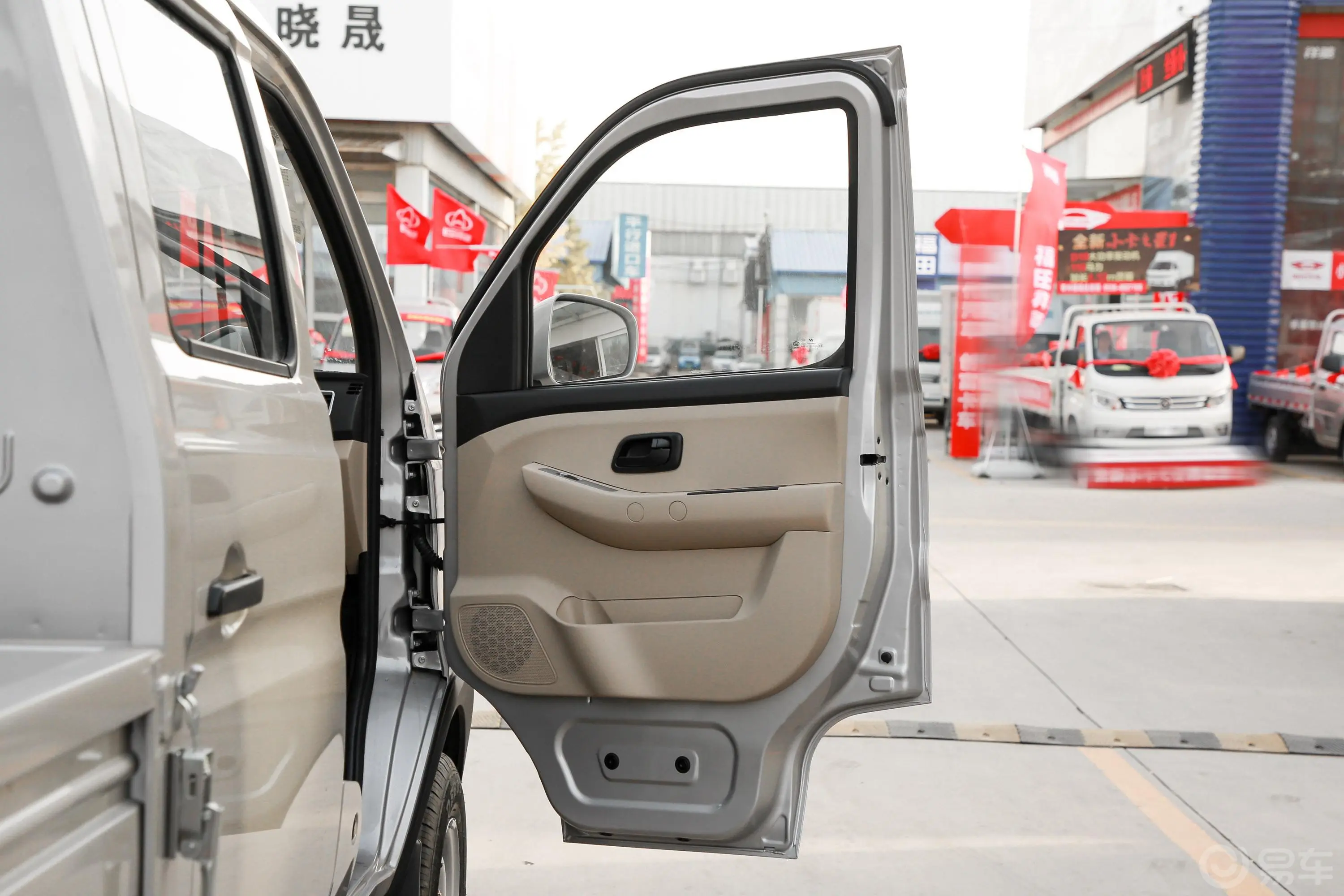 跨越王X3载货汽车N1 1.5L 双排单后轮 标准版（5.63米） SC1021YAS61 汽油 国VI副驾驶员车门