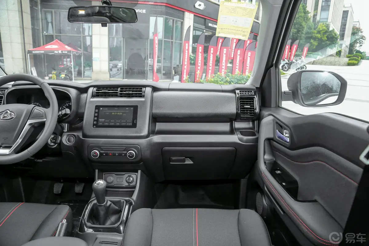 长安欧尚X70A改款 1.5L 手动 舒适型副驾驶位区域