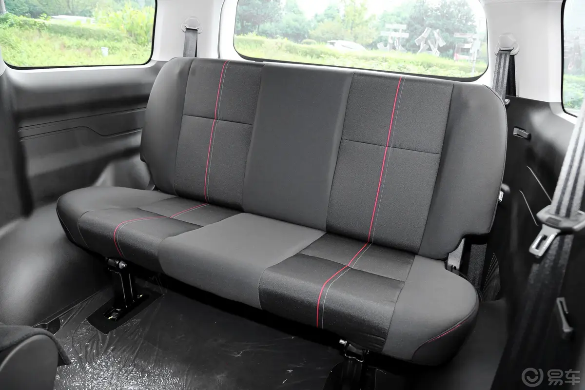 长安欧尚X70A改款 1.5L 手动 舒适型第三排座椅