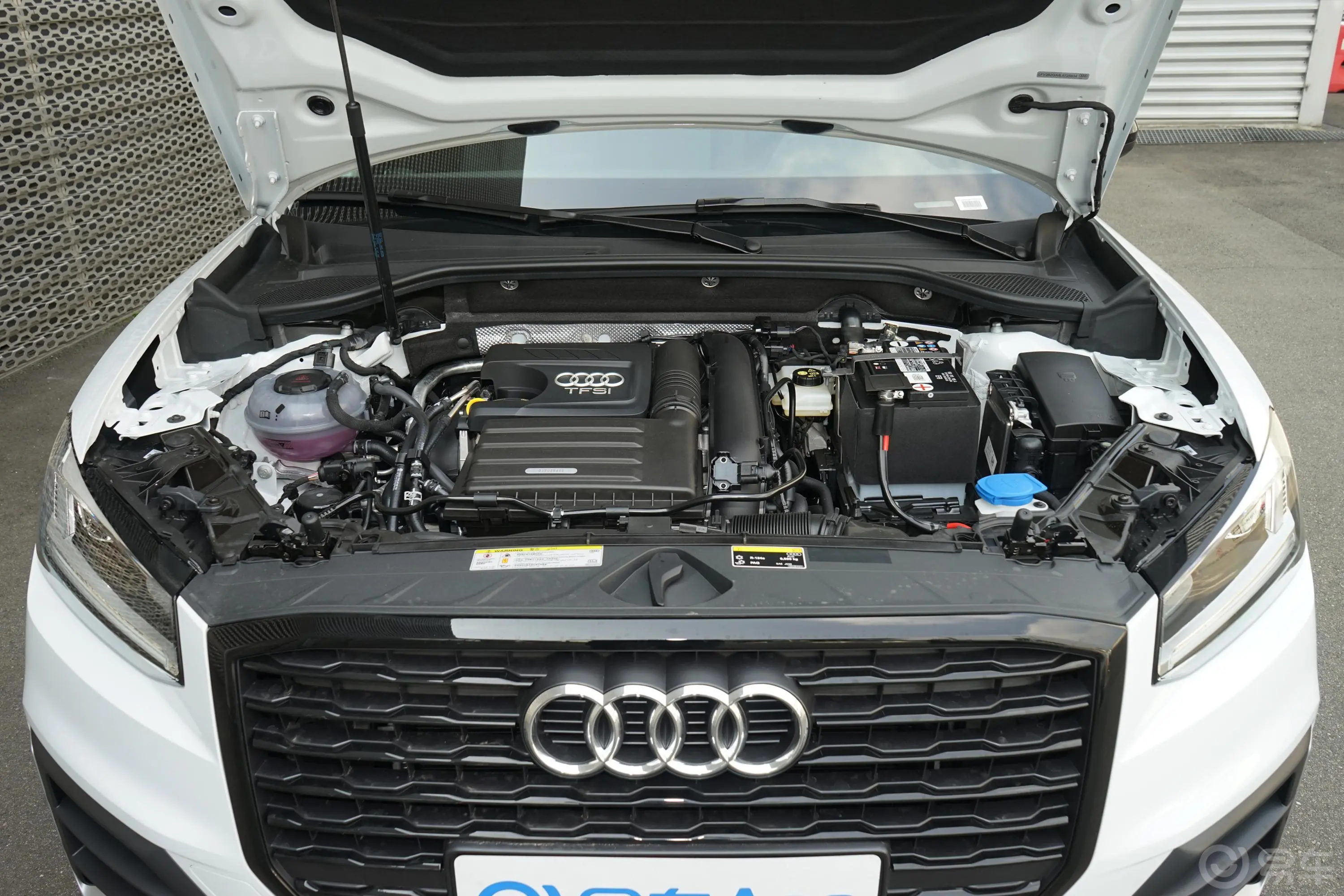 奥迪Q2L35 TFSI 进取动感型发动机舱整体