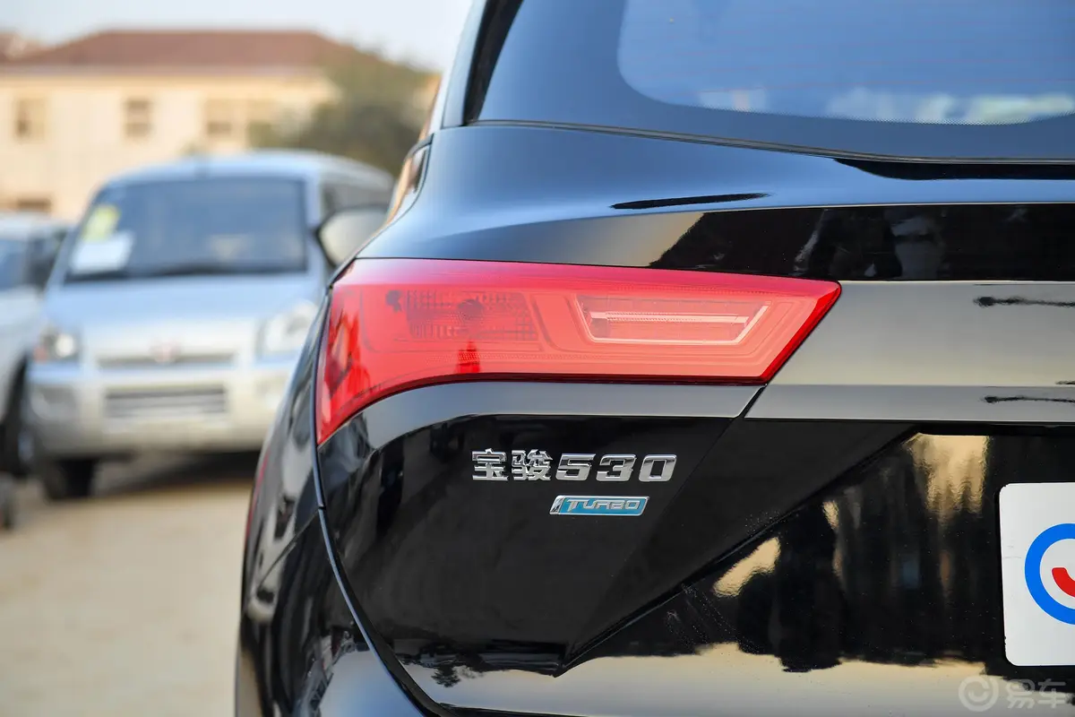 宝骏530全球车周年纪念版 1.5T CVT 豪华型 5座外观