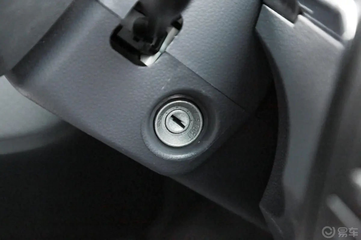 金杯小海狮X30厢货 1.5L 手动 标准中央空调EPS版 2/5座 国VI钥匙孔或一键启动按键