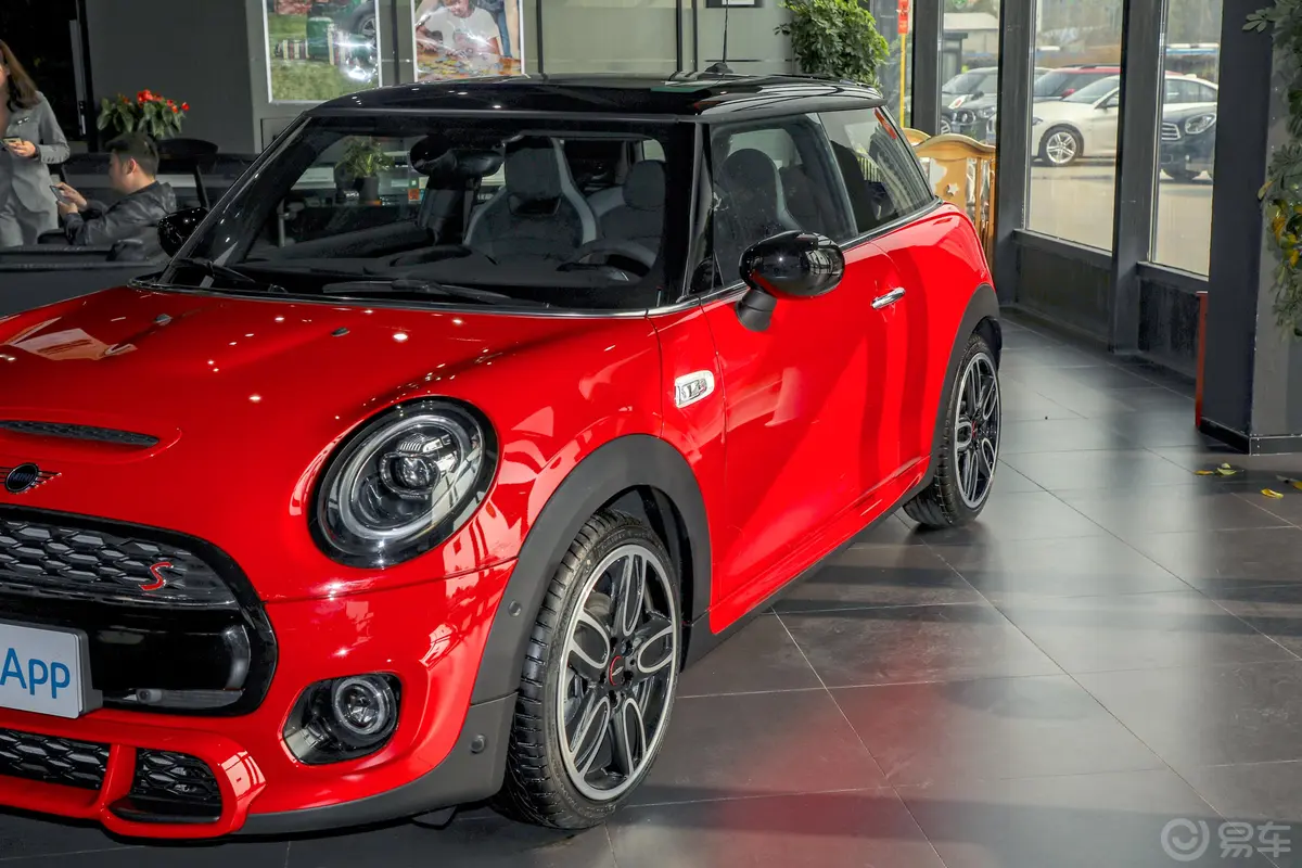 MINI2.0T COOPER S 赛车手外观