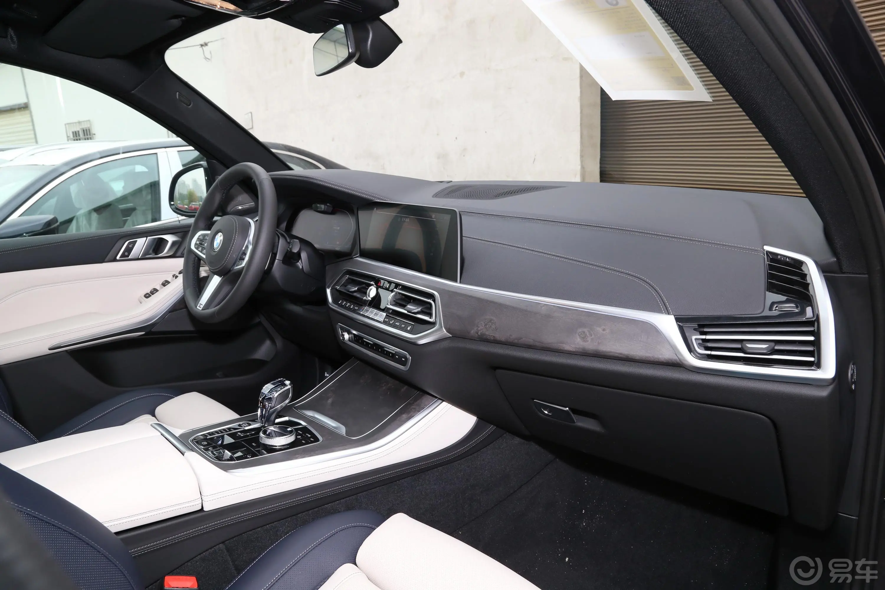 宝马X5(进口)xDrive40i 尊享型 M运动套装内饰全景副驾驶员方向
