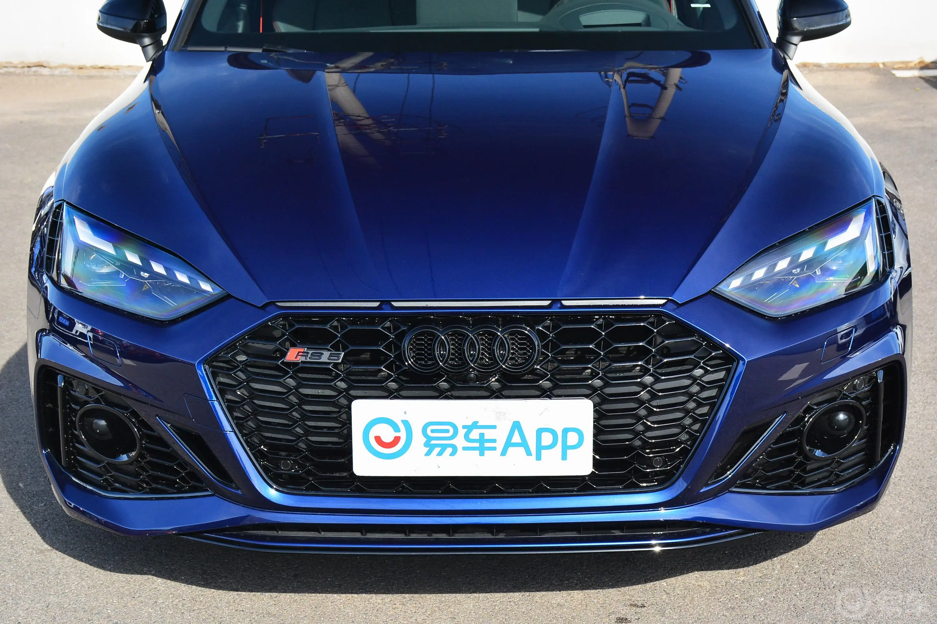 奥迪RS 52.9T Sportback 暗金版外观