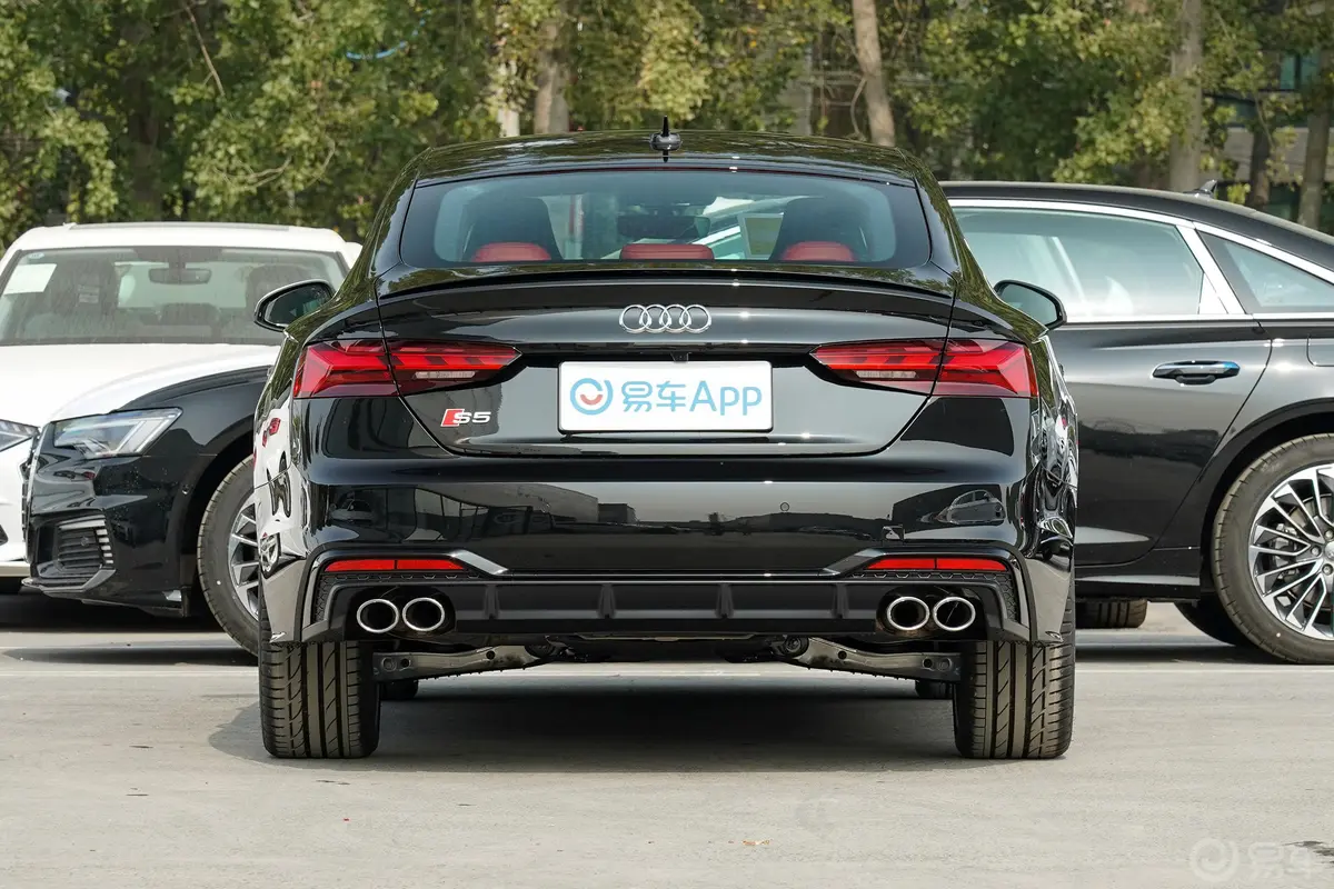 奥迪S53.0T Sportback正后水平