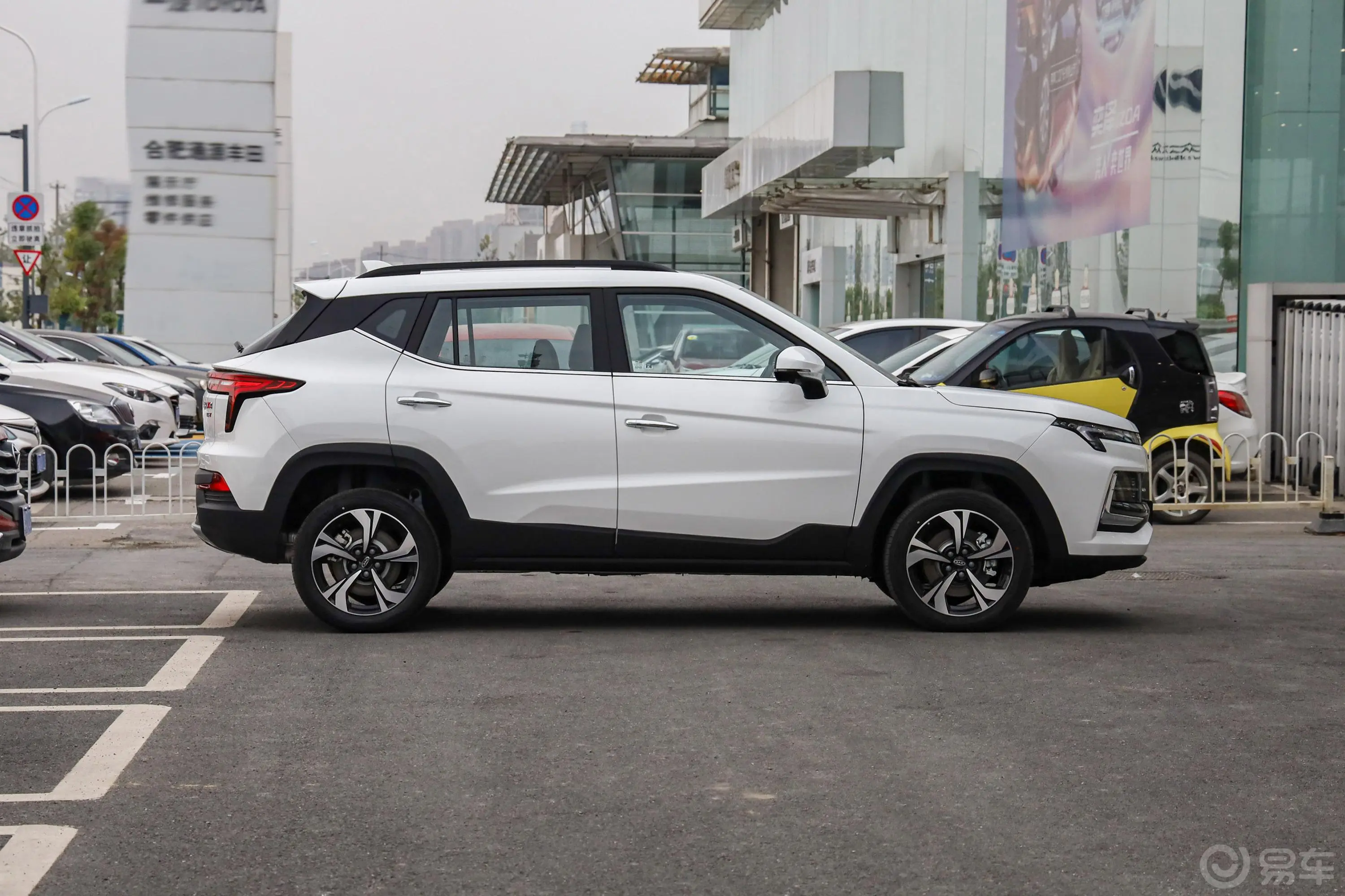 嘉悦X41.5T CVT 梦想型正侧车头向右水平