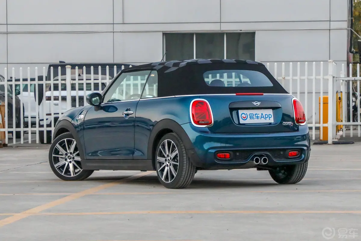 MINI CABRIO2.0T COOPER S CABRIO Sidewalk侧后45度车头向右水平