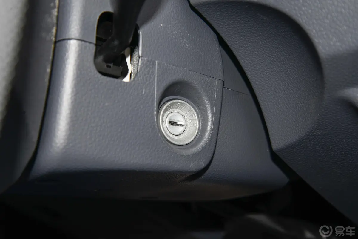 金杯小海狮X30客车 1.5L 手动 标准无空调版 5/6/7座 国VI钥匙孔或一键启动按键